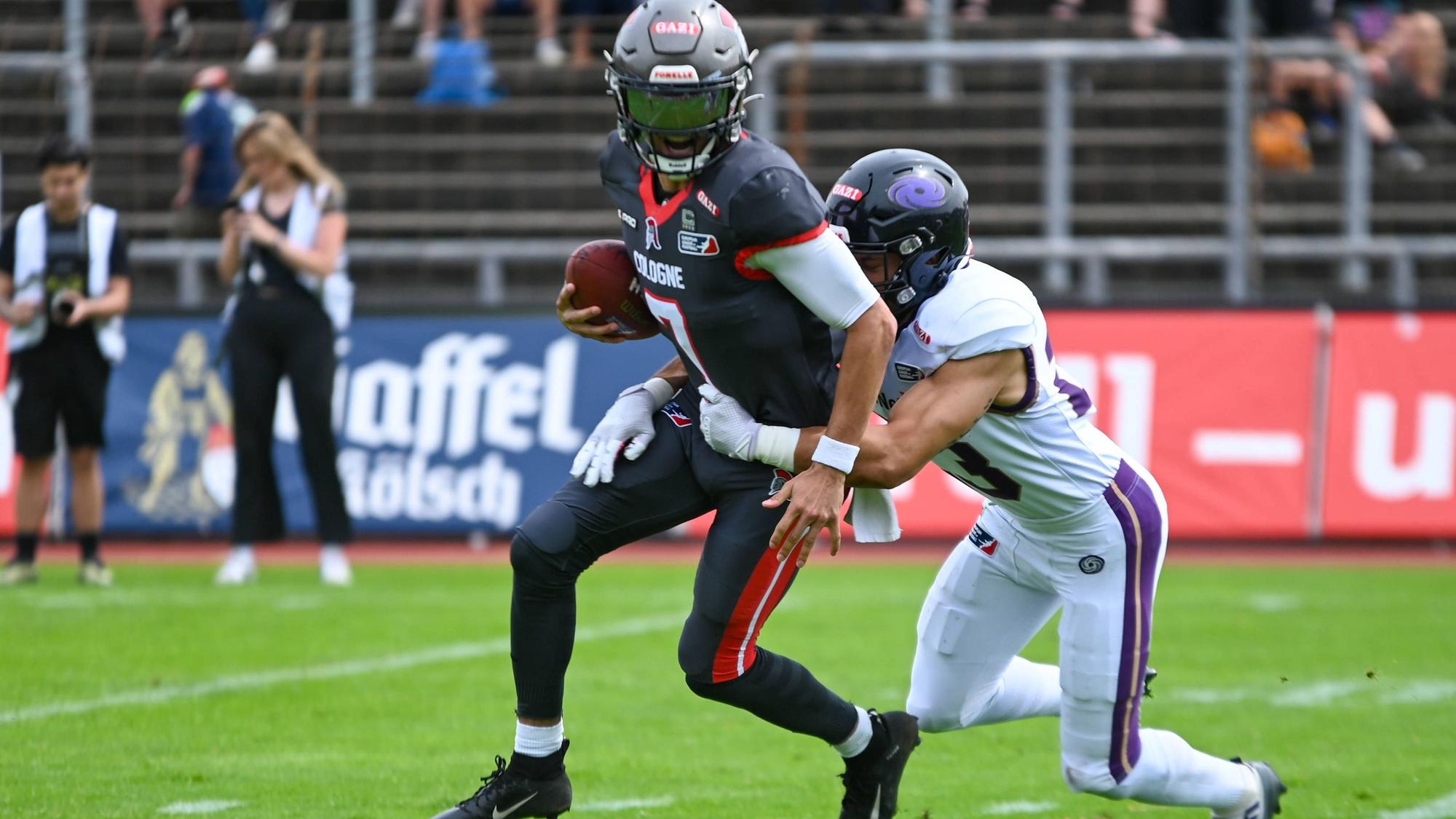 Isaiah Weed Cologne Centuirions Frankfurt Galaxy Spielfotos 04.08.2024 Isaiah Weed Cologne Centuruions in Bedrängnis, ELF, Week 11, Cologne Centurions gegen Frankfurt Galaxy am 04. August 2024 im Südstadion Köln *** Isaiah Weed Cologne Centuirions Frankfurt Galaxy match photos 04 08 2024 Isaiah Weed Cologne Centuruions in distress, ELF, Week 11, Cologne Centurions vs Frankfurt Galaxy on August 04, 2024 at Südstadion Köln