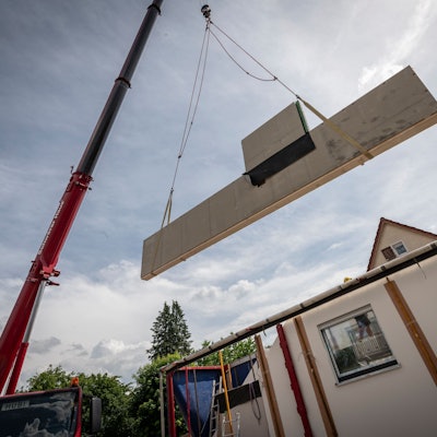 Die Fertighausbranche beklagt trübe Aussichten.