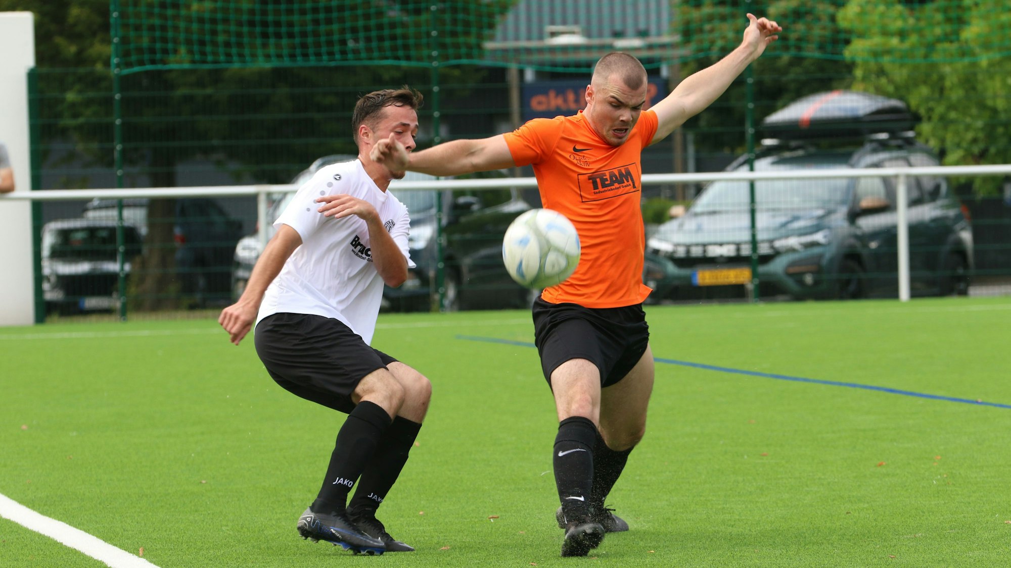 Das Bild zeigt den Zweikampf, den Jonas Blumenstock für sich entschied.