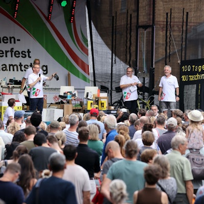 Beliebter Programmpunkt: Versteigerung gepfändeter Objekte.