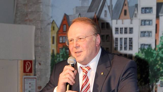 Für sein umfangreiches Engagement für das Liedgut und das Brauchtum wurde Reinold Louis vielfach ausgezeichnet. Nun ist er im Alter von 84 Jahren gestorben..