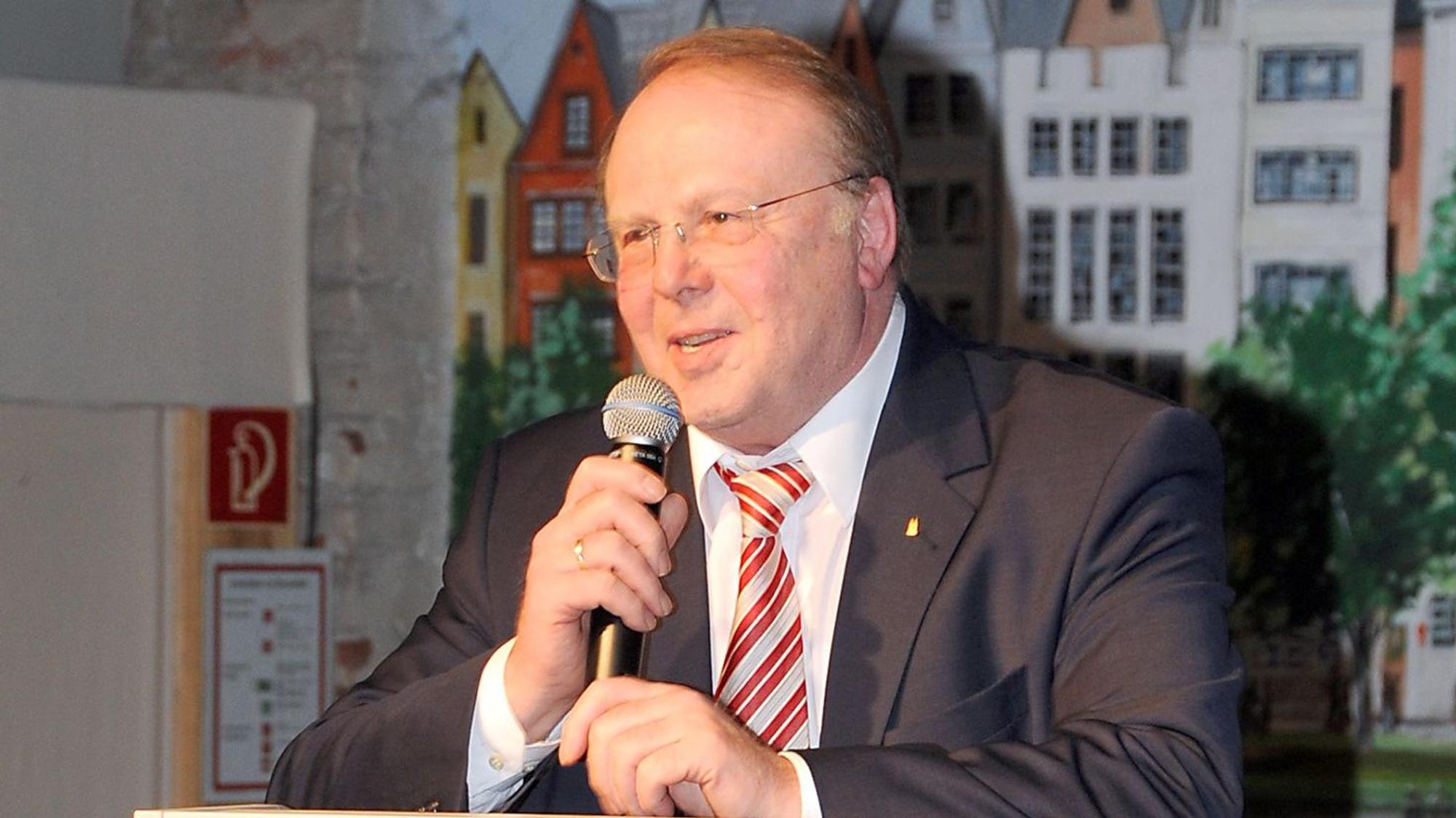 Für sein umfangreiches Engagement für das Liedgut und das Brauchtum wurde Reinold Louis vielfach ausgezeichnet. Nun ist er im Alter von 84 Jahren gestorben..