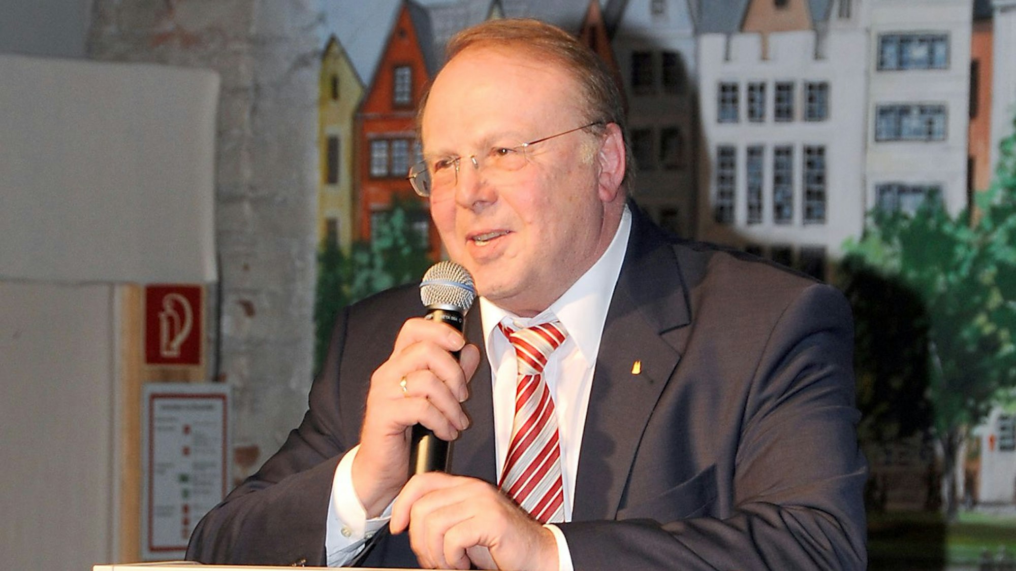 Für sein umfangreiches Engagement für das Liedgut und das Brauchtum wurde Reinold Louis vielfach ausgezeichnet. Nun ist er im Alter von 84 Jahren gestorben..