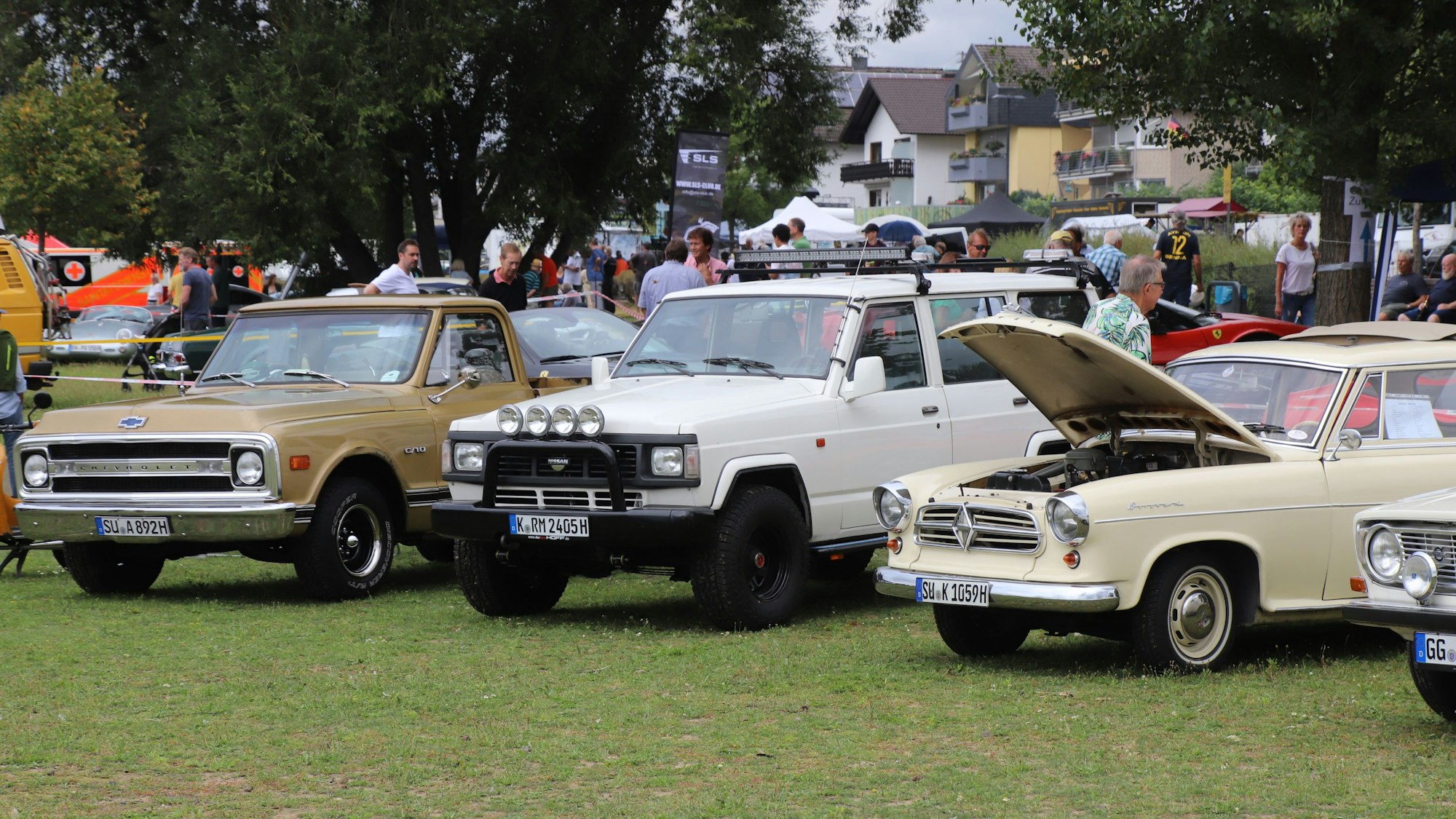 Ob Pickup, Jeep oder Limousine: Eine große Bandbreite an historischen Fahrzeugen war in Mondorf zu sehen.