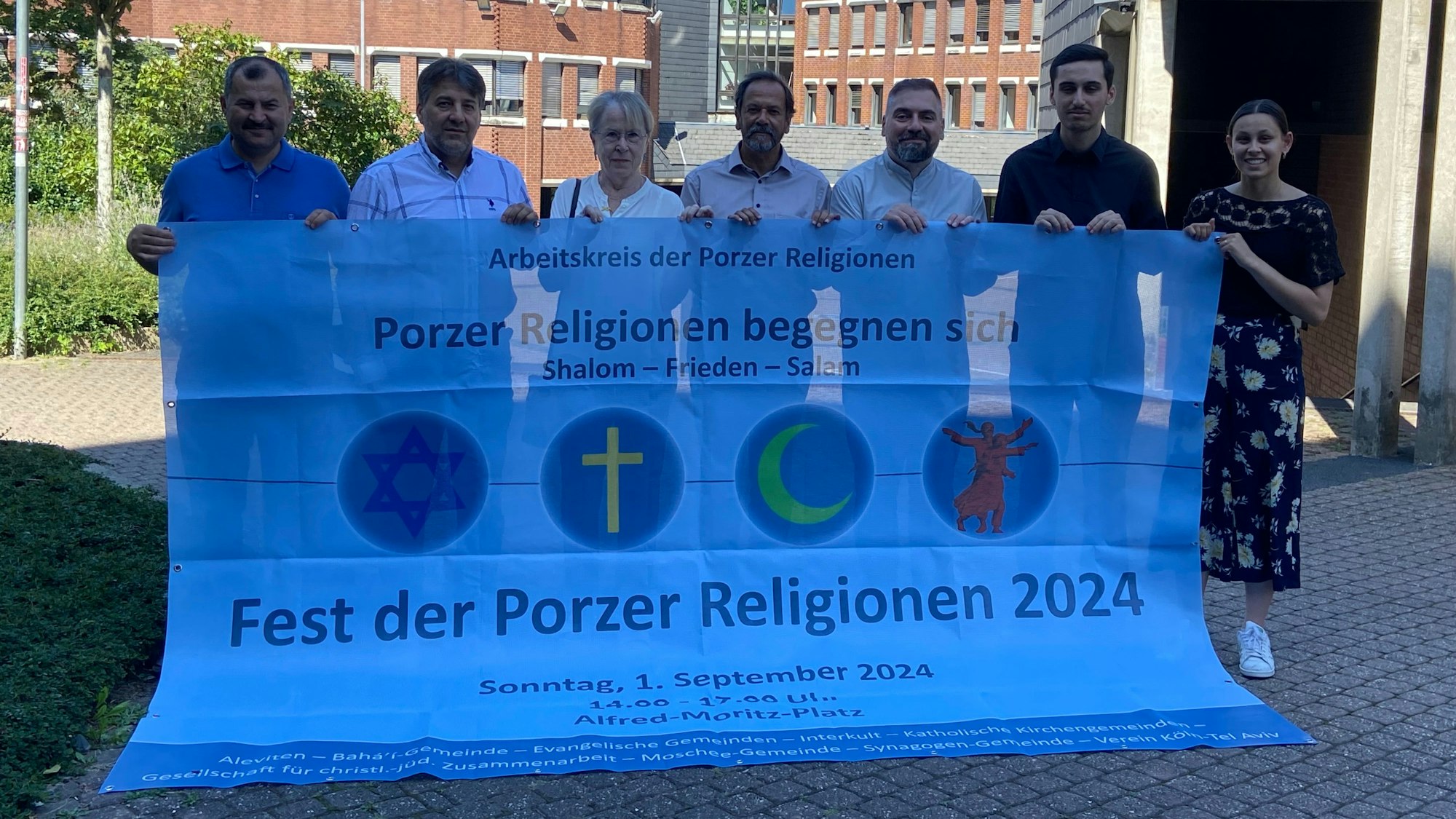 Mit einem Angebot zu Gesprächen und Begegnungen wollen die im Stadtbezirk vertretenen Religionsgemeinschaften um Verständnis werben und Frieden schaffen.