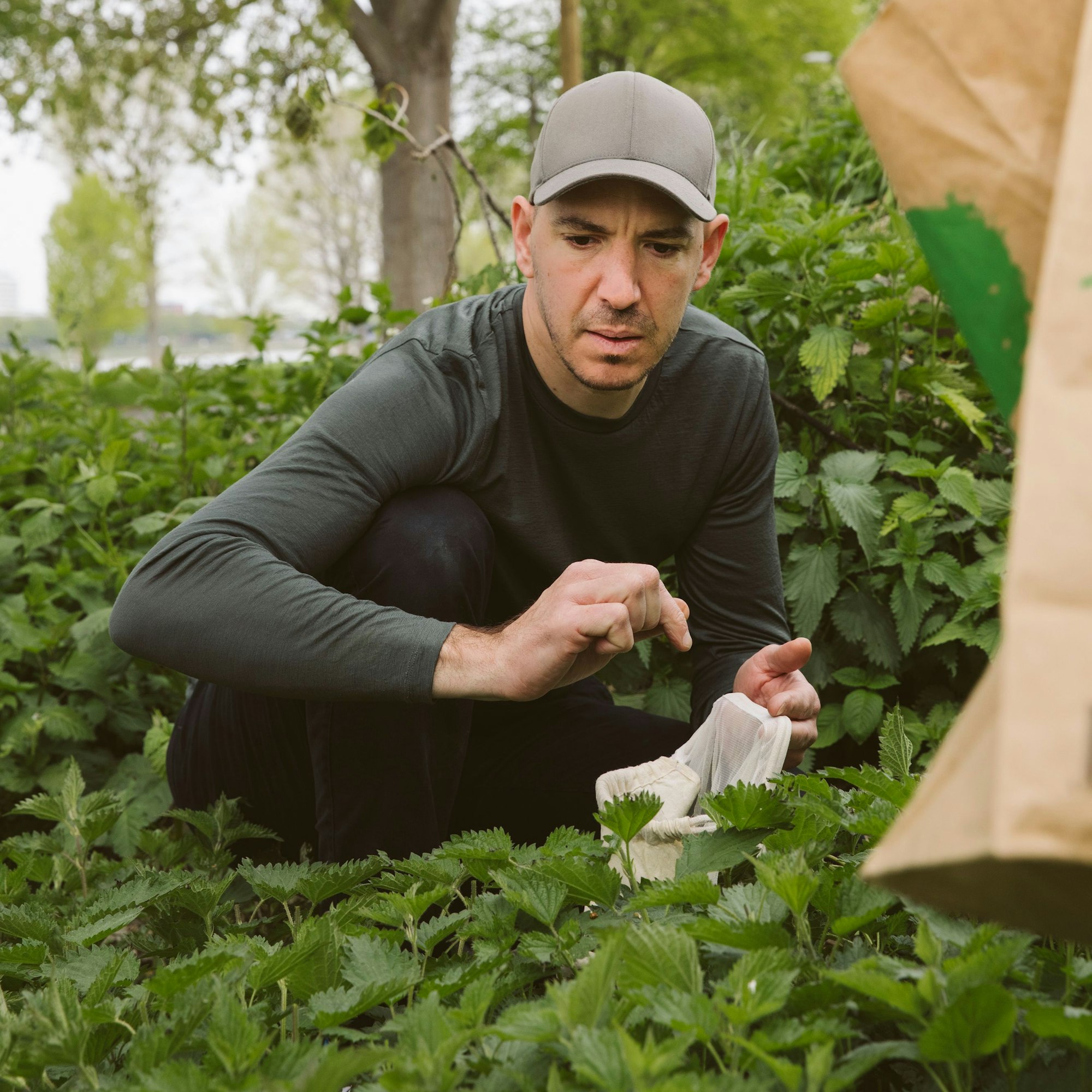 Jan Maier bei einer Sammelaktion im Grünen.