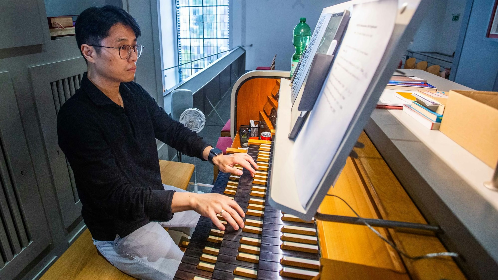 Ungewohnte Klänge entlocke Kantor Doo-Jin Park der Kreienbrink-Orgel in der Waldbröler Stadtkirche zum Auftakt des „Musiksommers“.