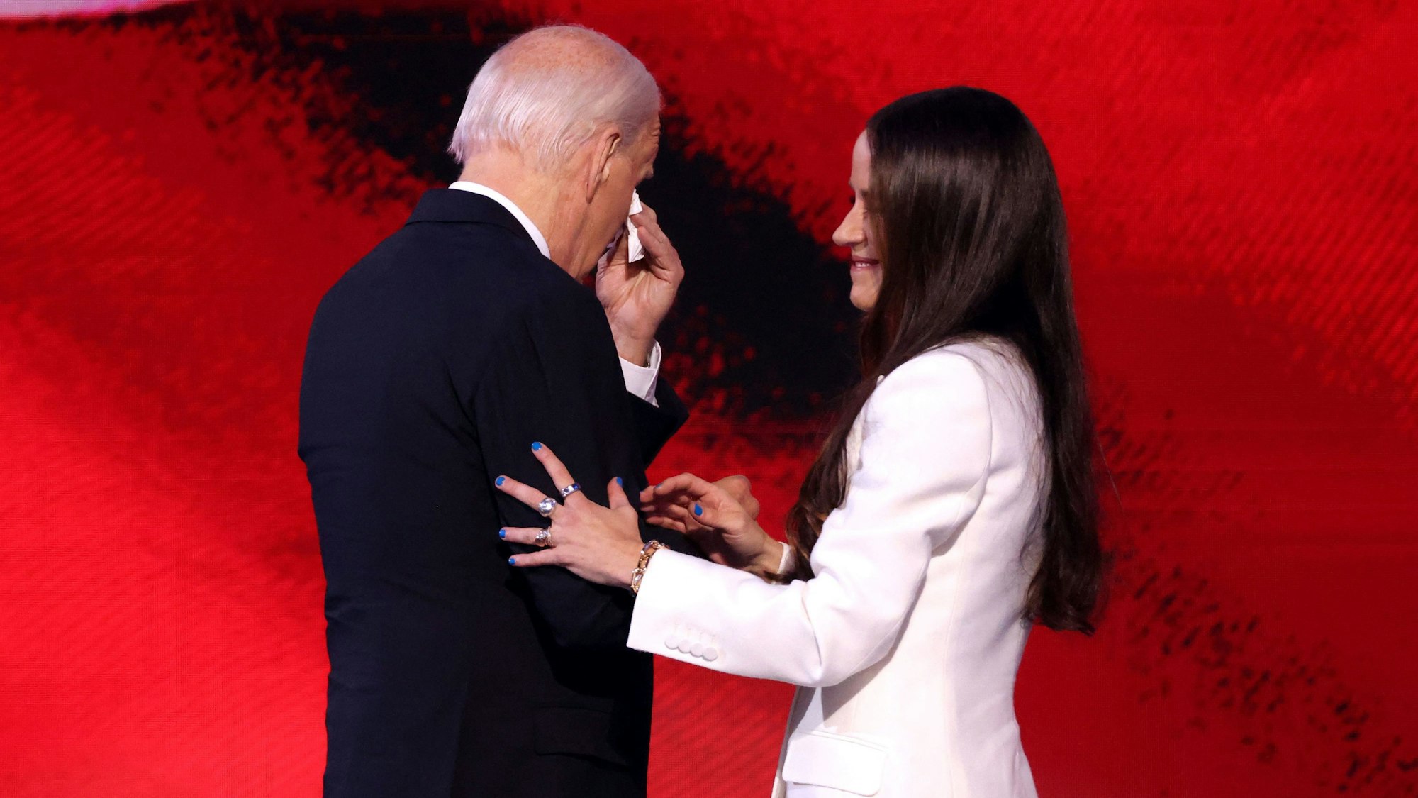 US-Präsident Joe Biden hat sich bei seinem Auftritt beim Parteitag der Demokraten in Chicago emotional gezeigt.