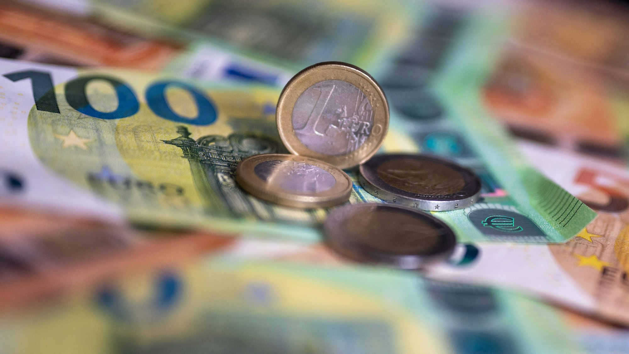 Fast alle Städte und Gemeinden Nordrhein-Westfalens bewerten ihre Finanzsituation bis 2028 laut einer Umfrage kommunaler Spitzenverbände als eher schlecht bis sehr schlecht.