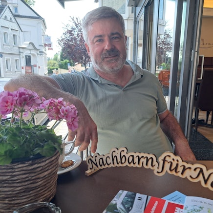 Jens Babiak ist Vorsitzender des Vereins zur Förderung von Seniorinnen und Senioren in Niederkassel. Er betreut auch die Aktion 'Nachbarn für Nachbarn'.