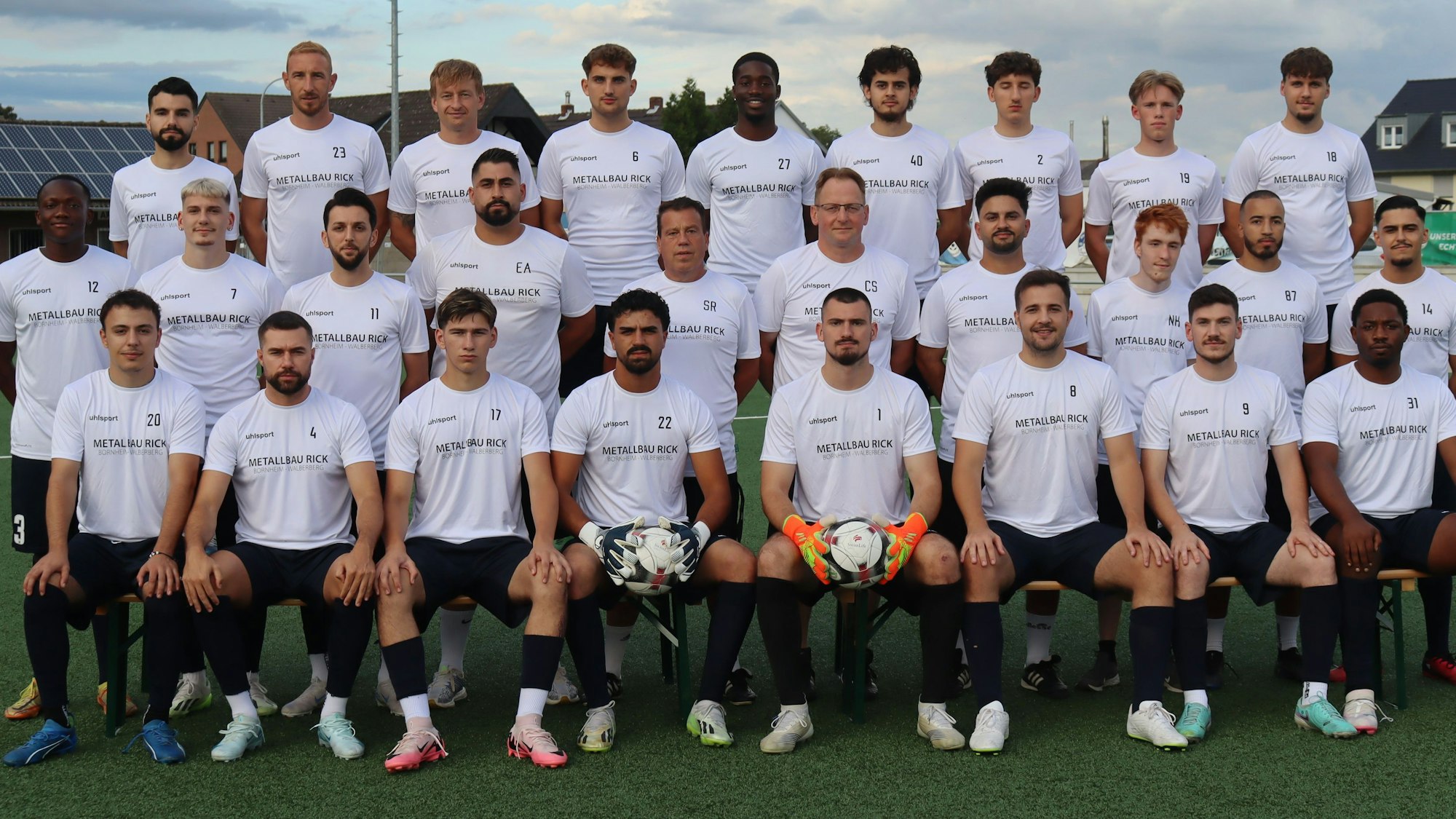 Das Bild zeigt die Mannschaft des SV Bessenich.