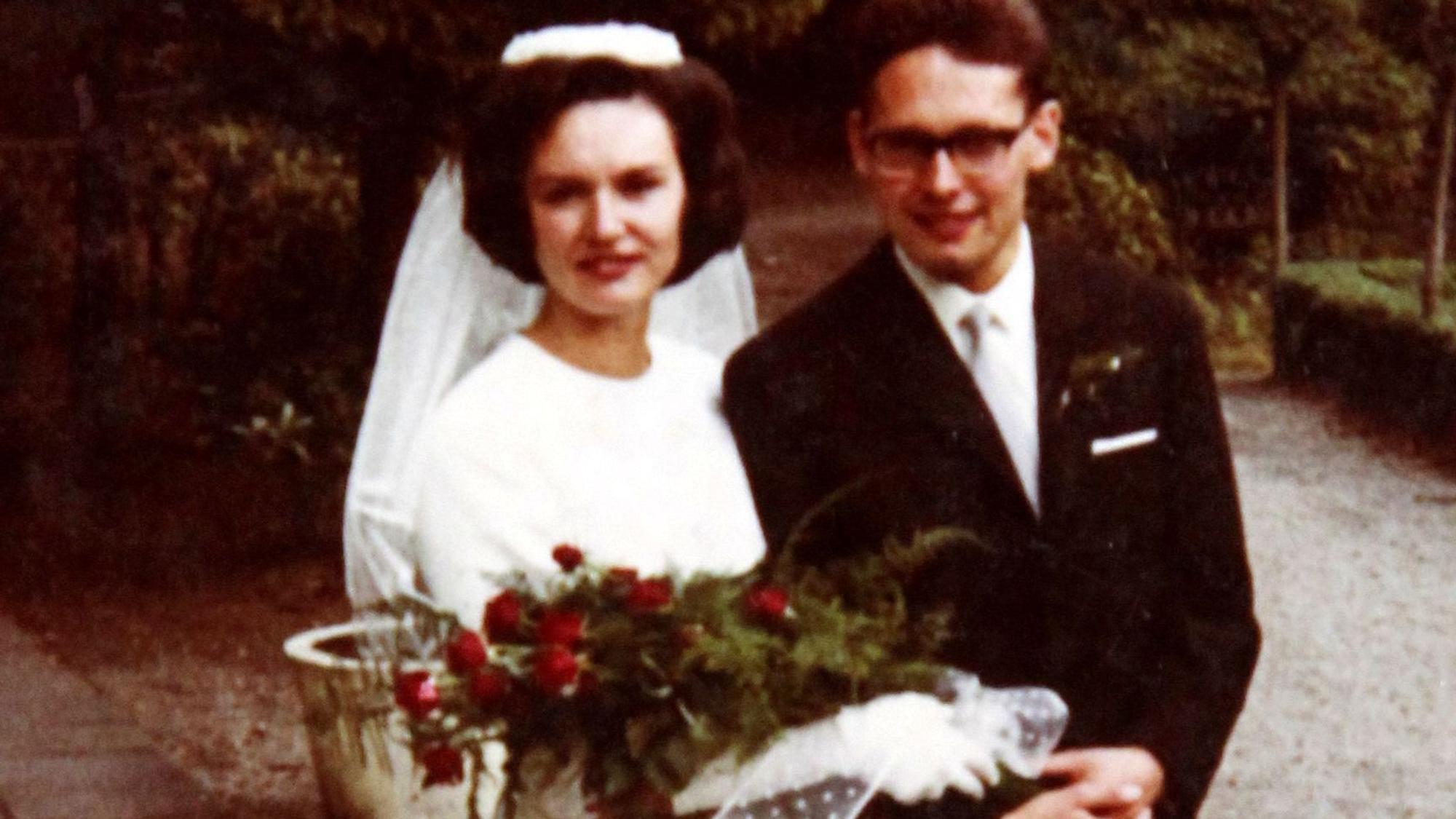 Das Brautpaar bei der Hochzeit 1964.