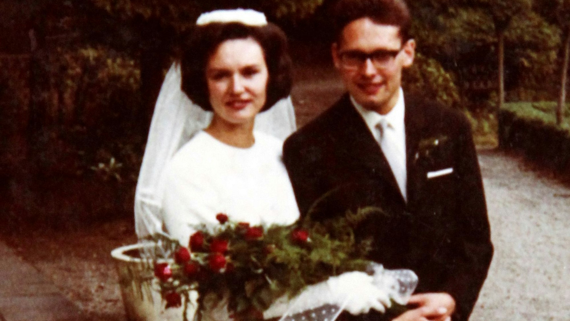 Das Brautpaar bei der Hochzeit 1964.