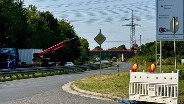 Auf dem Bild ist die Baustelle auf der Holzstraße zu sehen.