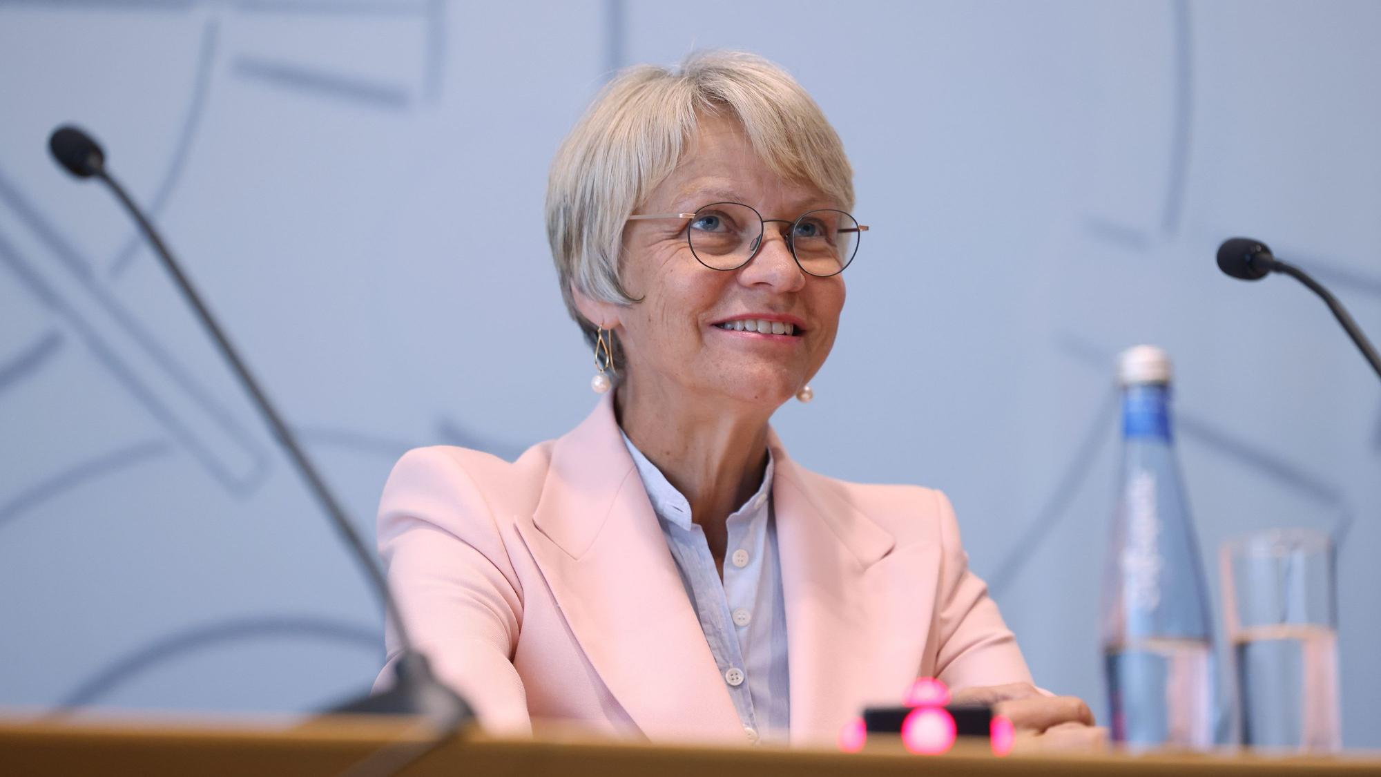 Dorothee Feller (CDU), Schulministerin