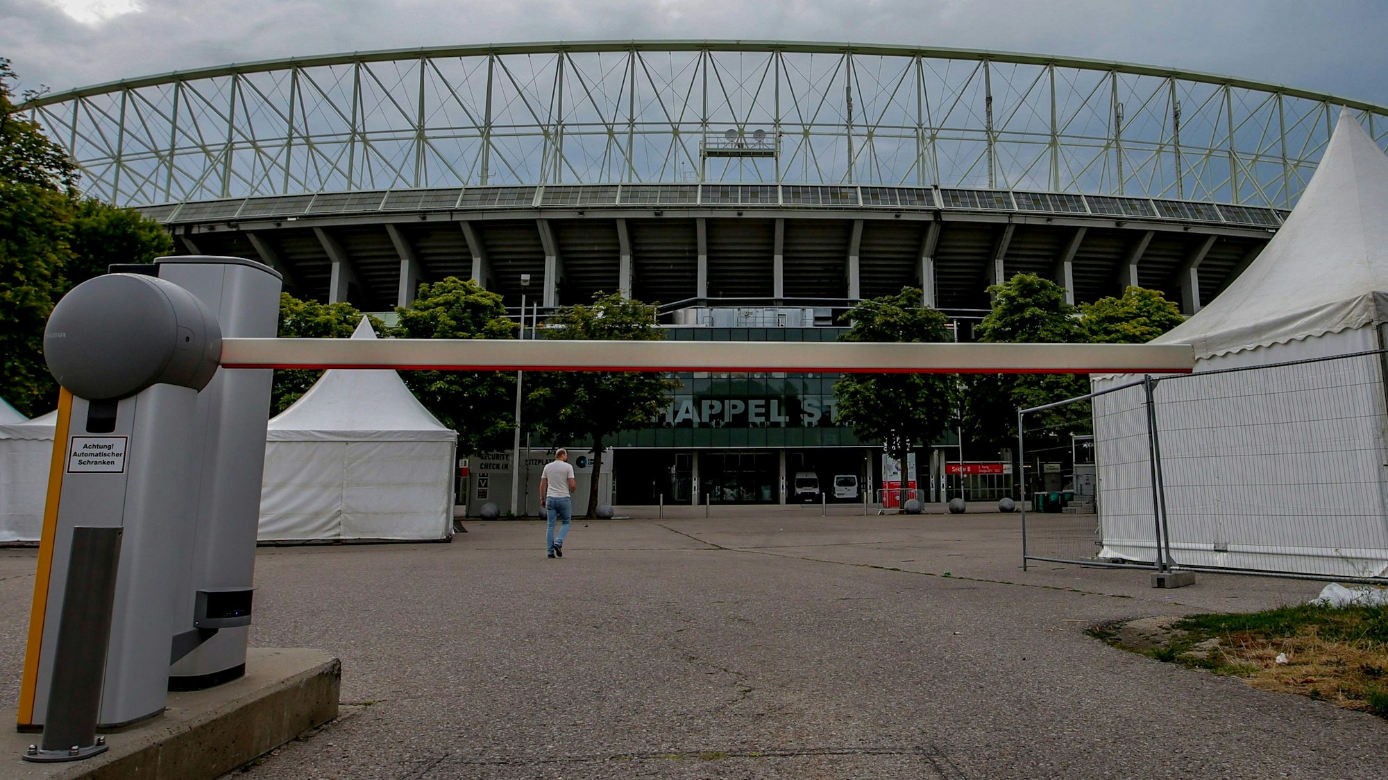 Österreich, Wien: Außenansicht des Ernst Happel Stadions.