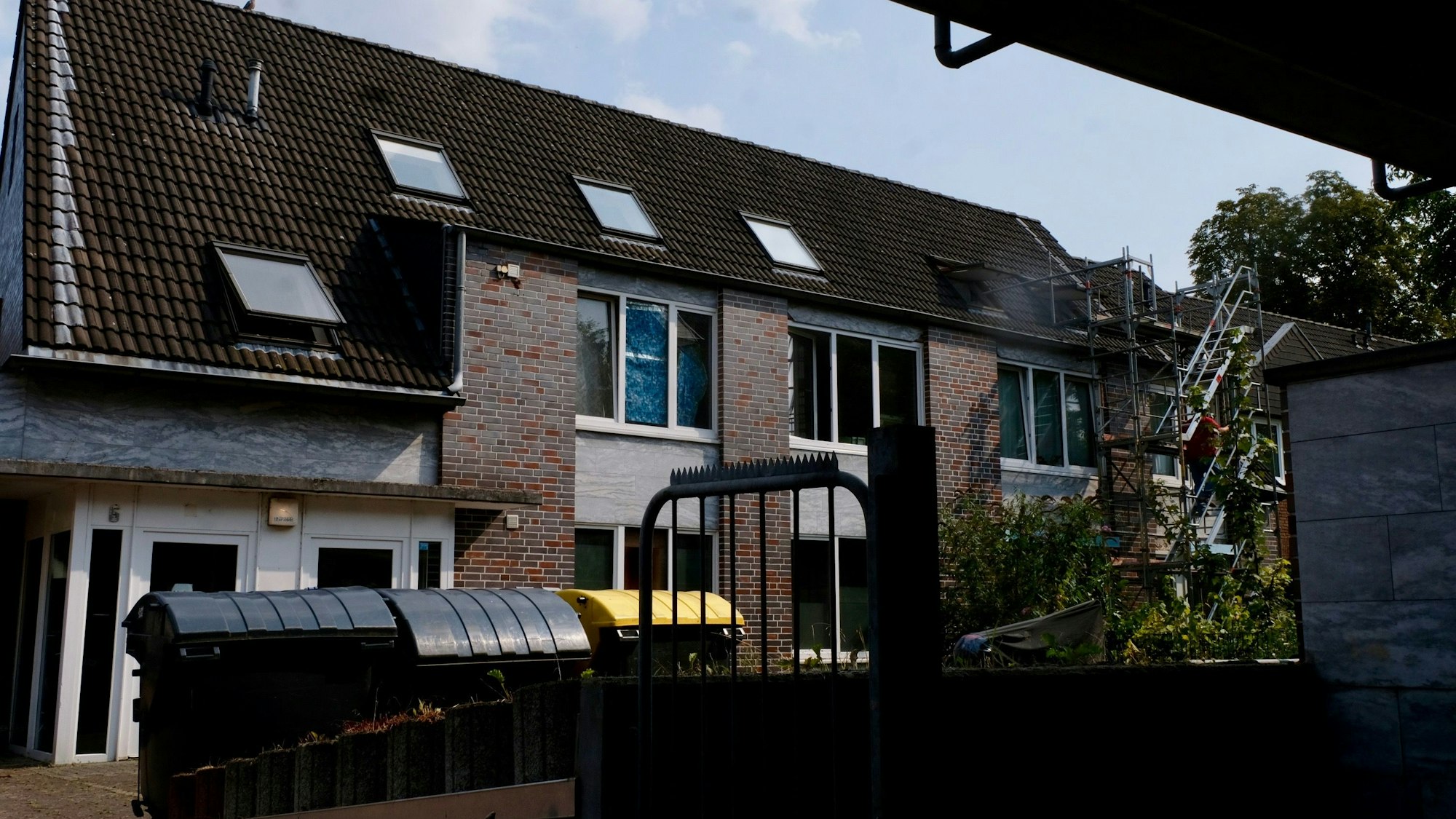 Im Haus an der Leyendeckerstraße 6 in Ehrenfeld wohnen acht Mietparteien „illegal“.