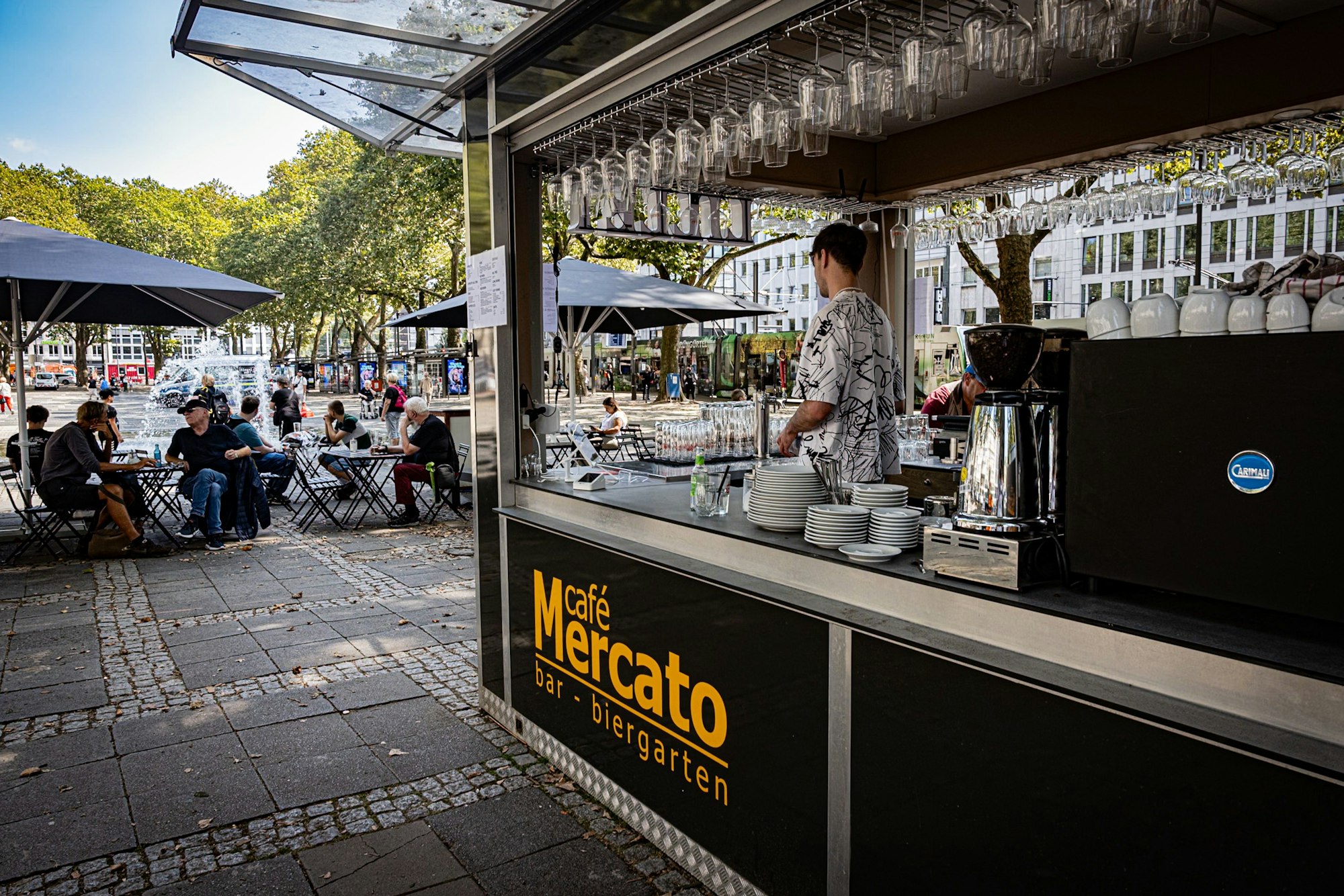 Das mobile Café Mercato auf dem Kölner Neumarkt