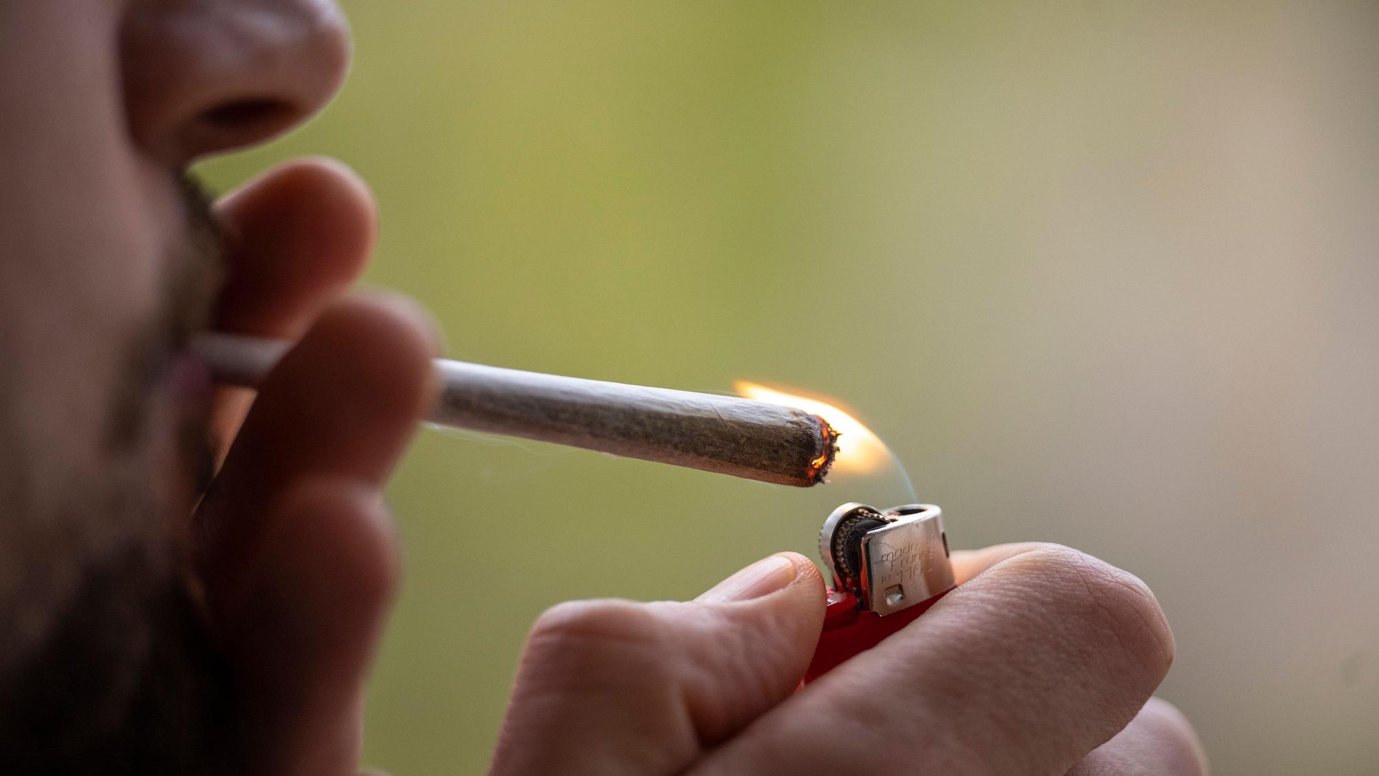 Kiffen und privater Cannabis-Anbau sind für Volljährige seit 1. April legal.