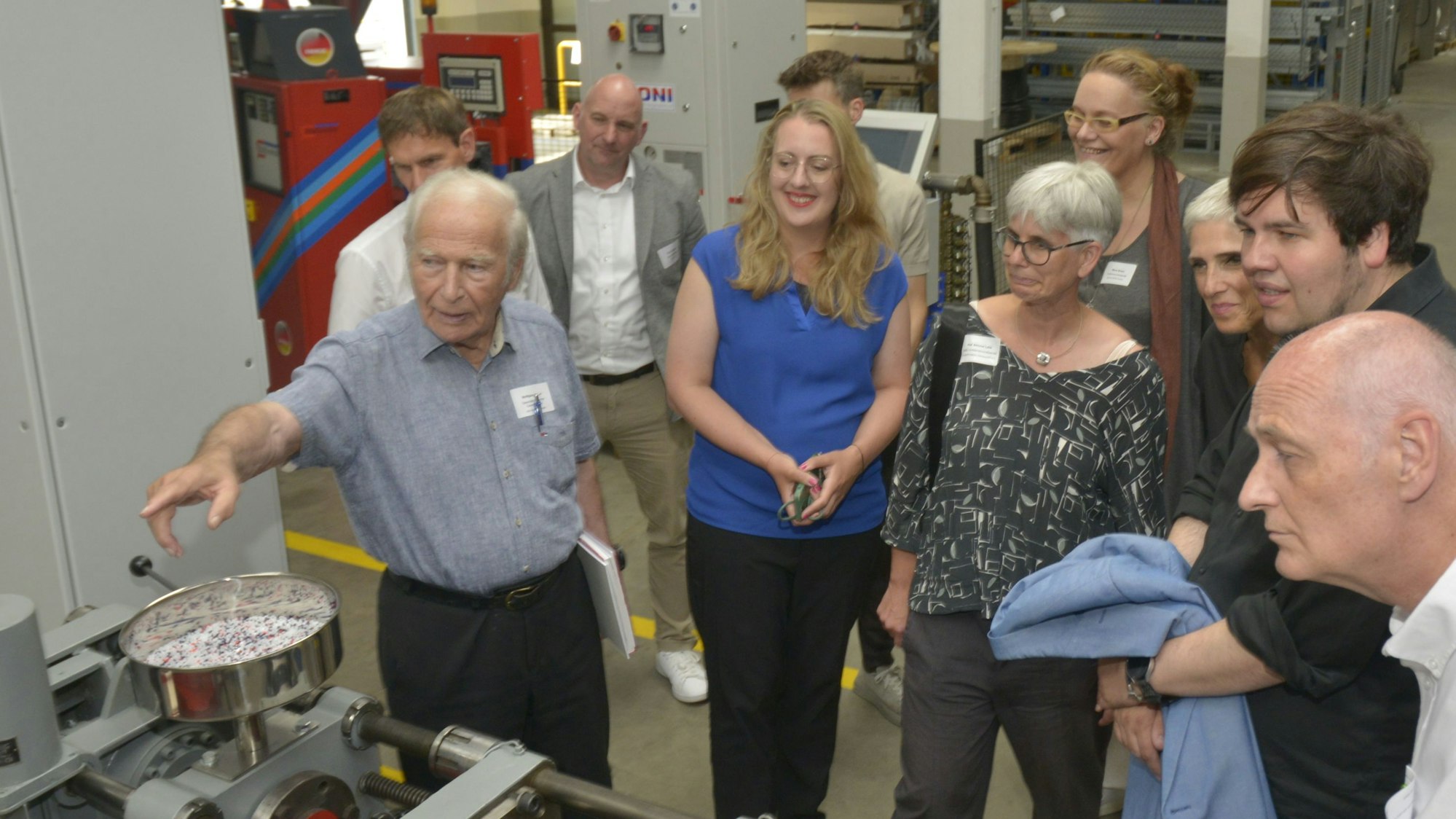 Das Bild zeigt Katharina Dröge, Fraktionsvorsitzende der Grünen im Bundestag, bei Besuch der Firma Oni.