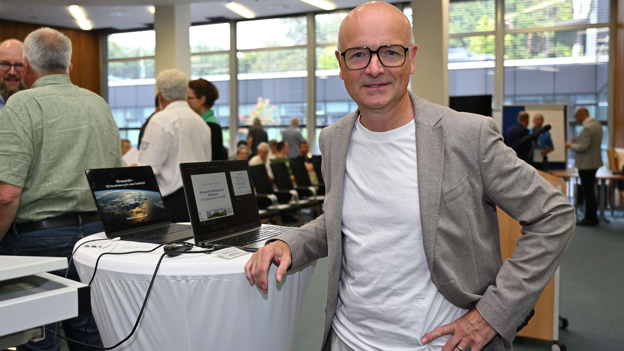 Karsten Schwanke hielt einen Vortrag über die Folgen der Klimakrise.