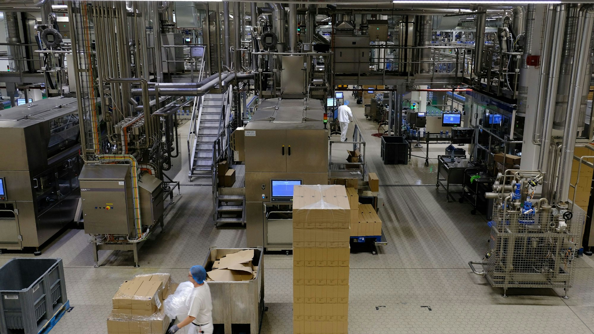 Blick in die Produktionshallen der Hochwald-Molkerei in Mechernich-Obergartzem.