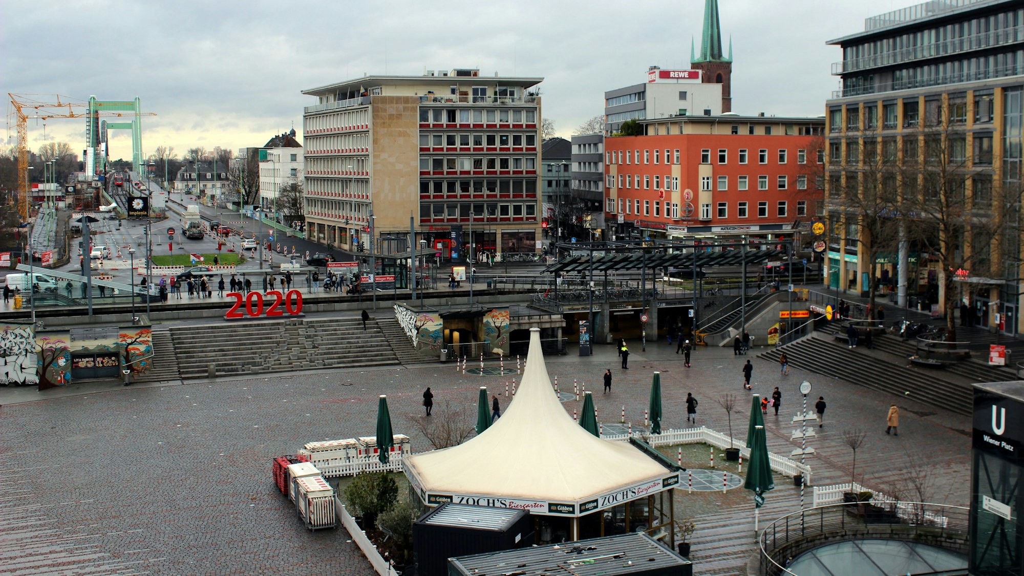 Am Wiener Platz in Köln-Mülheim soll sich die Tat abgespielt haben. (Archivbild)
