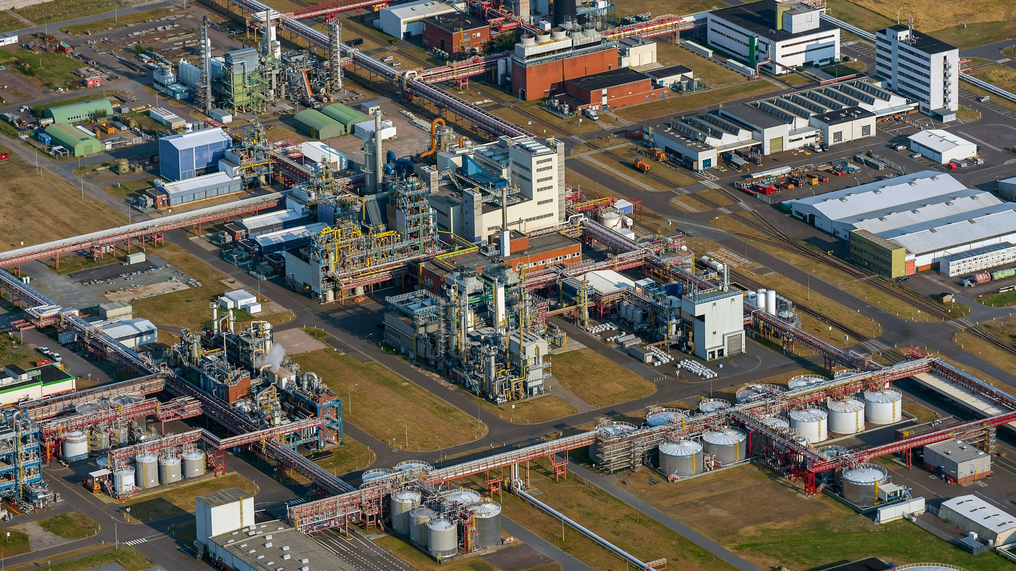 Der ChemCoast Park in Brunsbüttel ist ein Industriegebiet für Unternehmen aus der Chemie- und Mineralölwirtschaft. (Archivbild)