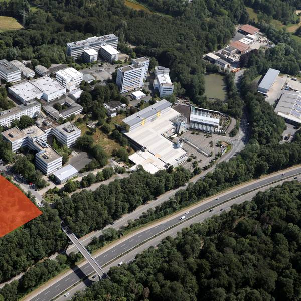 Die rote Fläche zeigt den Standort des Busbetriebshofs am Technologiepark Moitzfeld