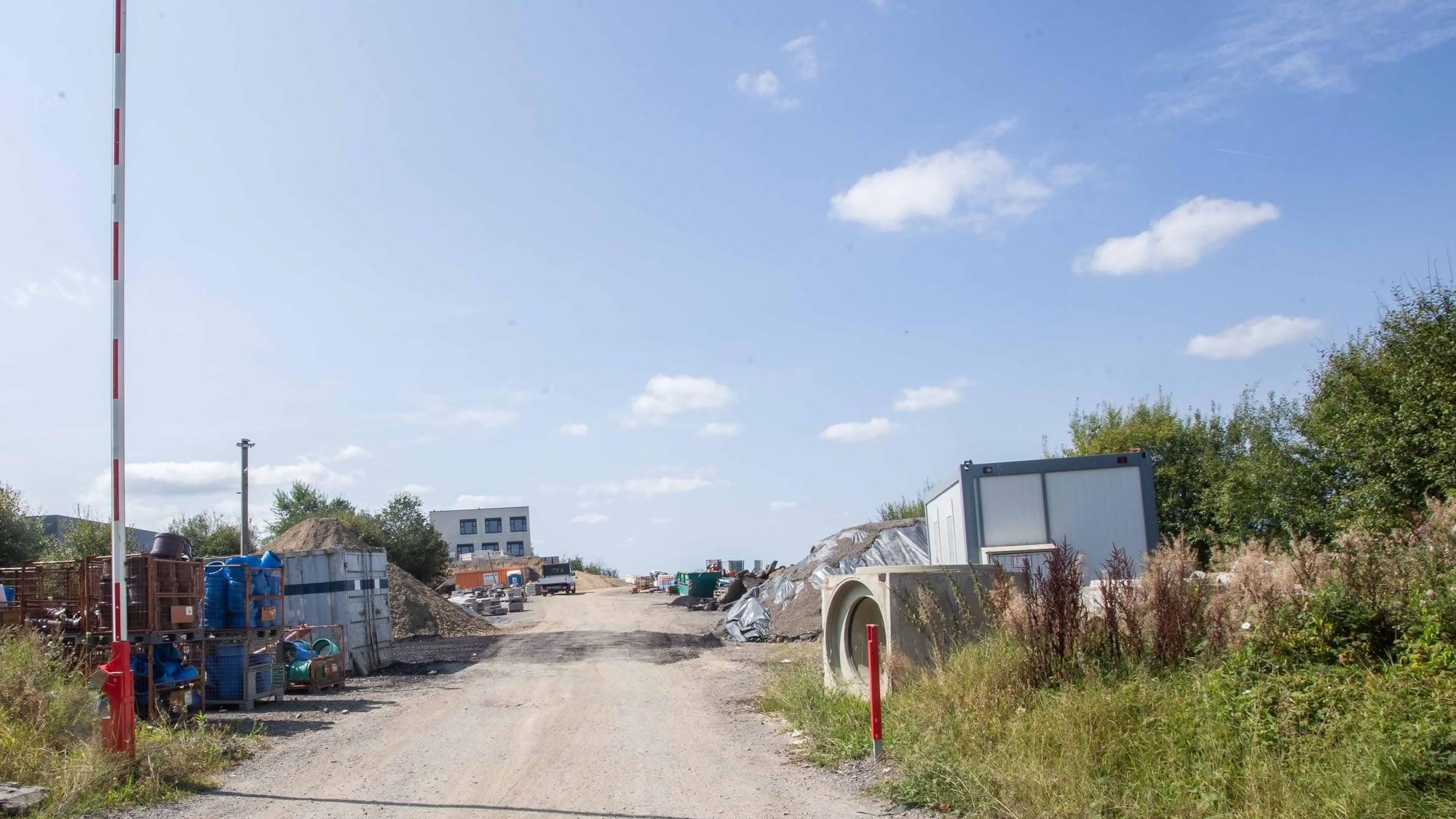 Am Ende der Marie-Curie-Straße im Gewerbegebiet von Waldbröl-Hermesdorf sollen fünf Wohncontainer aufgestellt werden.