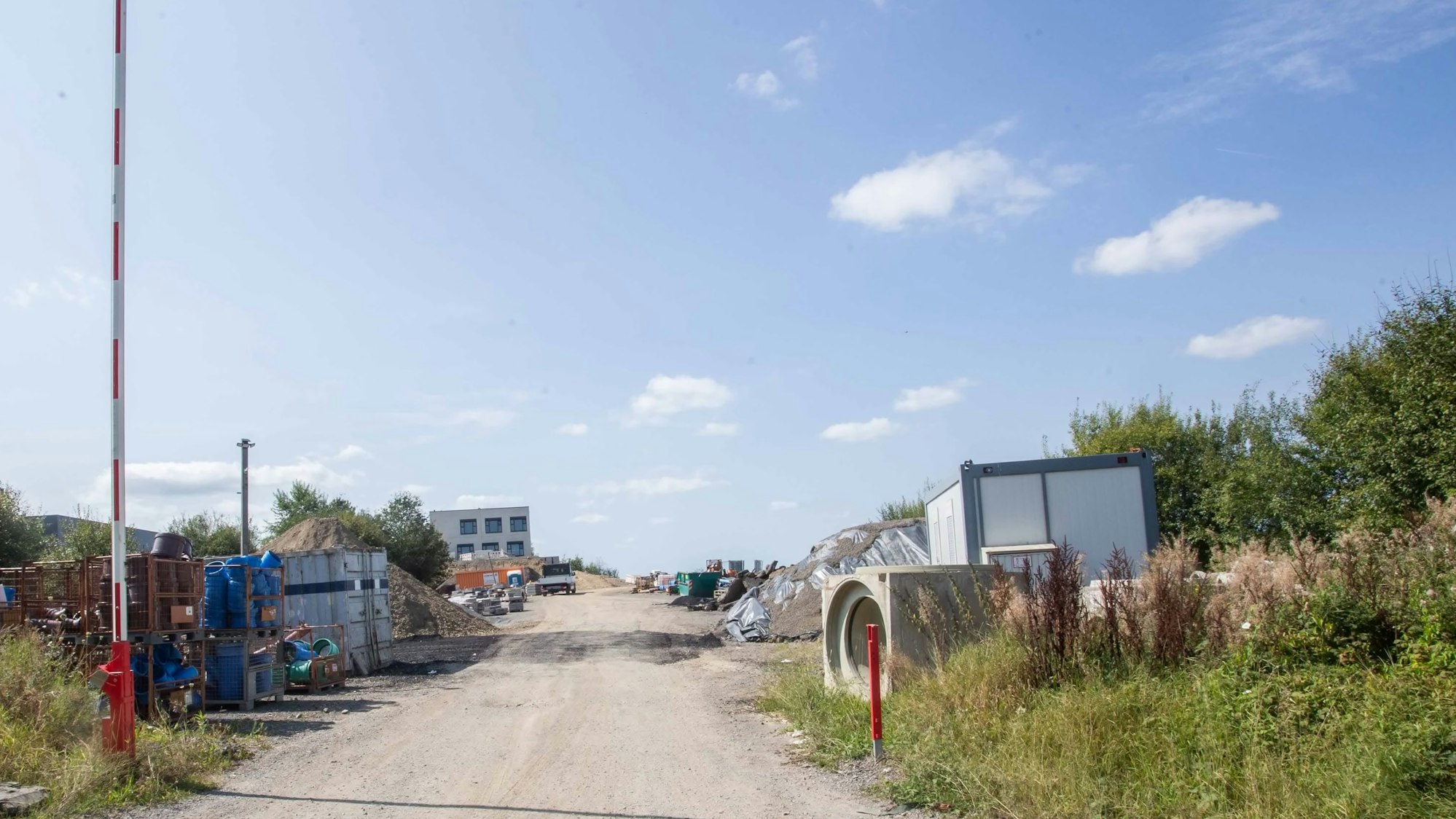 Am Ende der Marie-Curie-Straße im Gewerbegebiet von Waldbröl-Hermesdorf sollen fünf Wohncontainer aufgestellt werden.