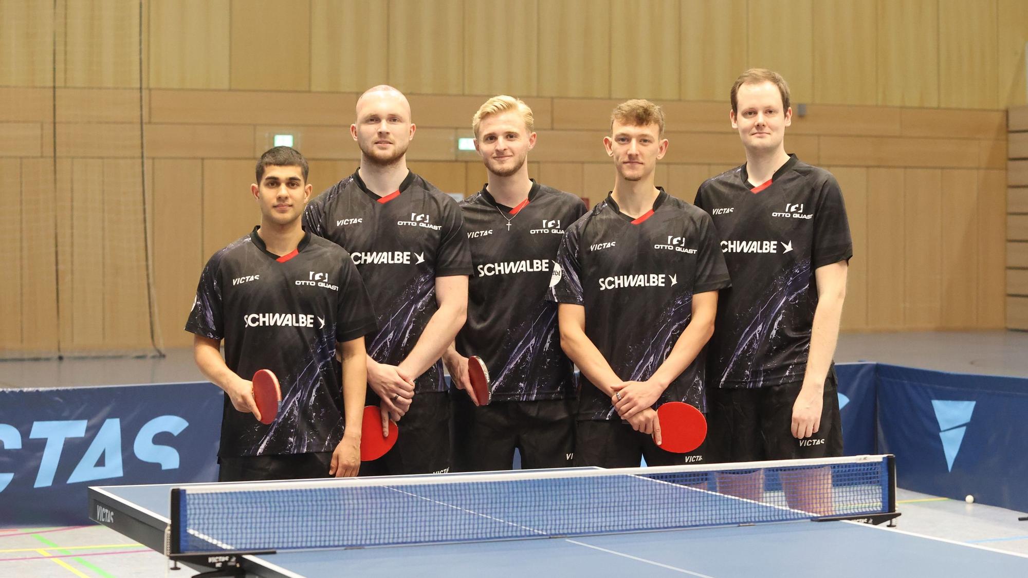 Teamfoto des TTC Schwalbe-Bergneustadt zur neuen Saison in der Tischtennis-Bundesliga.