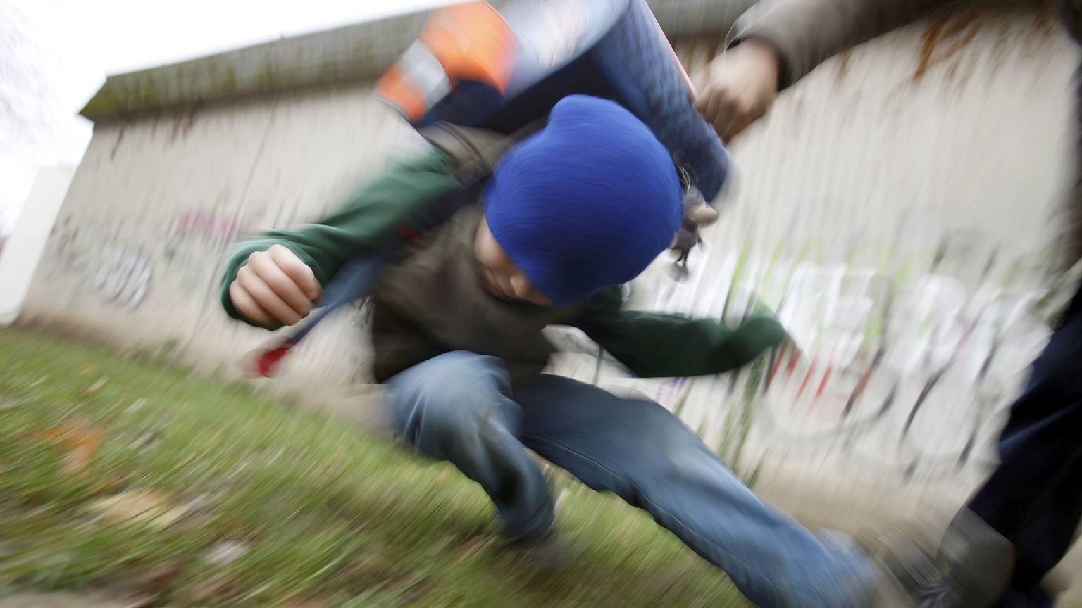 Die Mehrheit der Schüler in Deutschland hat einer Untersuchung zufolge Ausgrenzung, Hänseleien oder körperliche Gewalt erlebt.