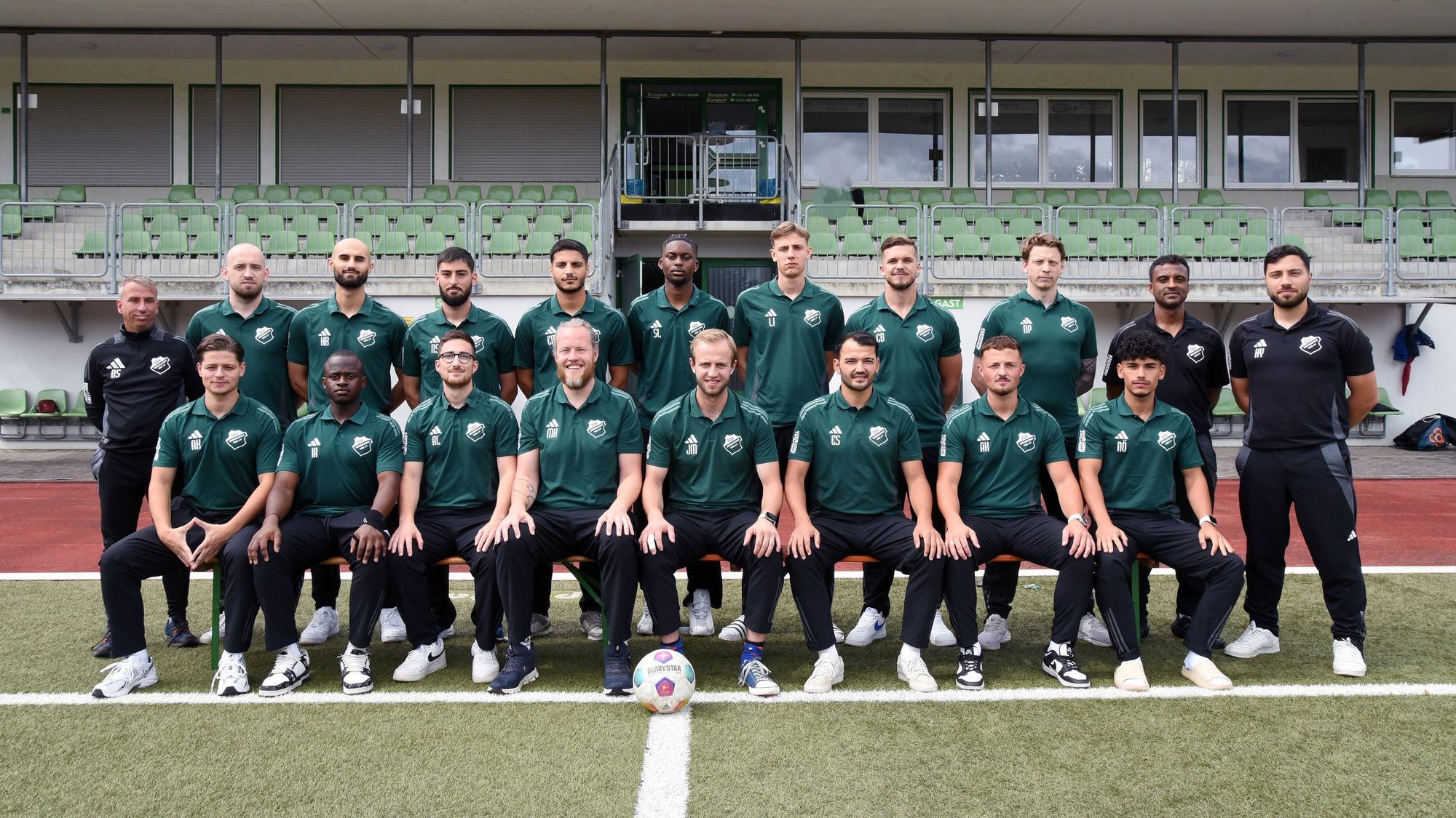Mannschaftsfoto des SSV Bergneustadt der Saison 2024/25.