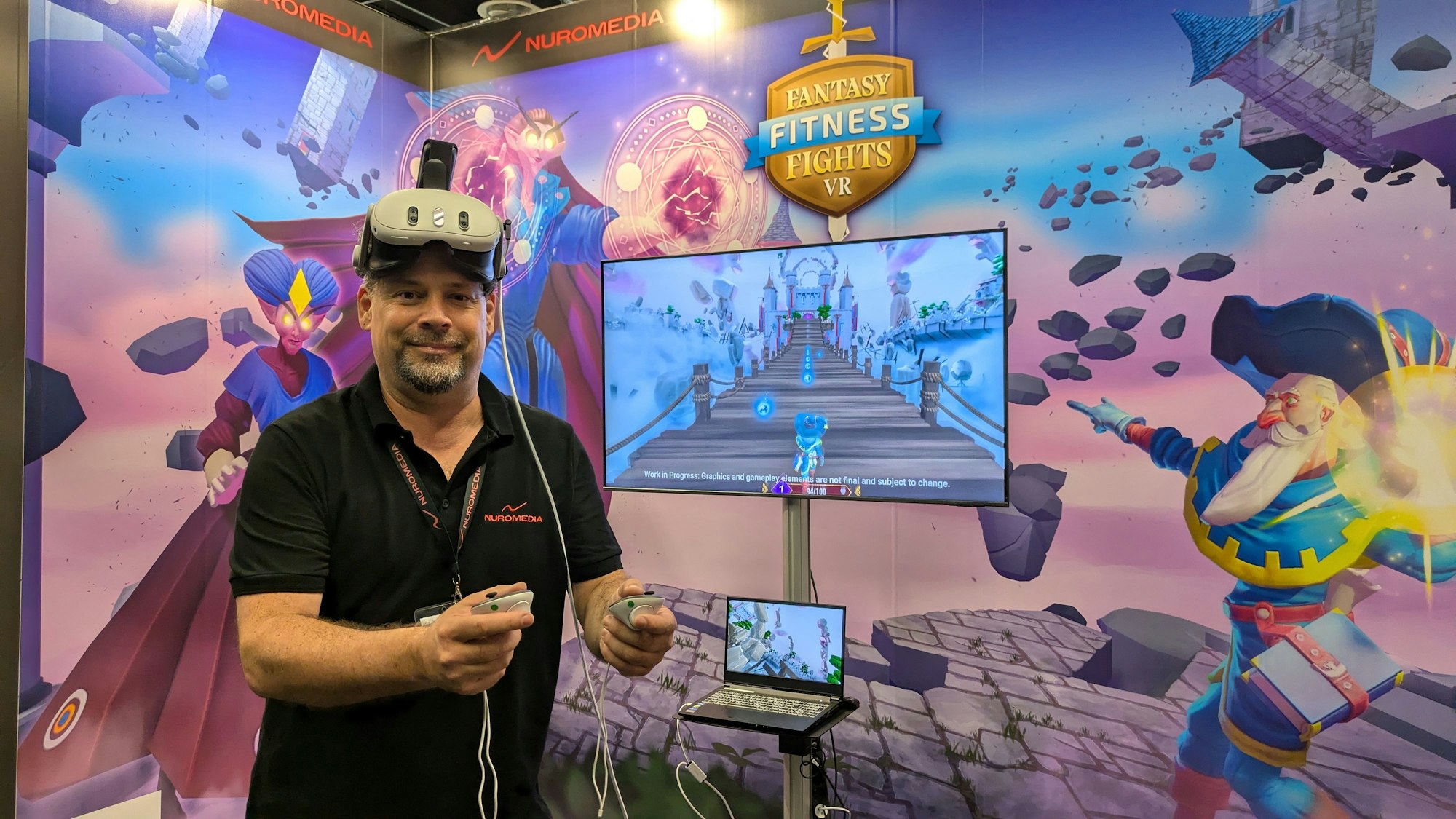 Game Designer Boris Kroeber-Irmscher präsentiert das Spiel„ Fantasy Fitness Fights VR“.