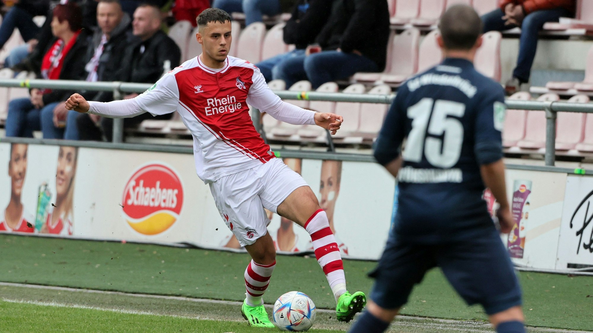 1.FC Köln U21 vs. SC Wiedenbrück, Regionalliga West, Saison 2022/23, links: Teoman Akmestanli (1. FC Köln), 01.04.2023, Bild: Herbert Bucco