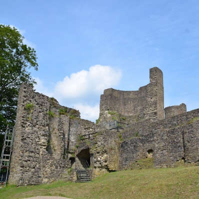 Die Burg Windeck wird 850 Jahre alt, und das wird an diesem Wochenende gefeiert. Die Anlage ist eines der Leuchtturm-Vorhaben in einem gemeinsamen Tourismuskonzept der Stadt Waldbröl und der Nachbargemeinde Windeck.