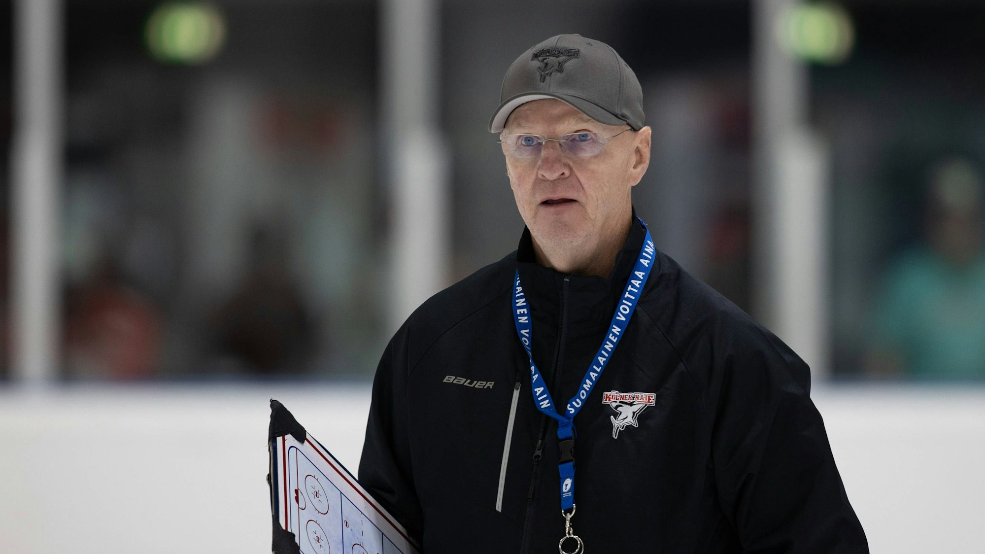 Bei der Arbeit: der neue Haie-Cheftrainer Kari Jalonen.