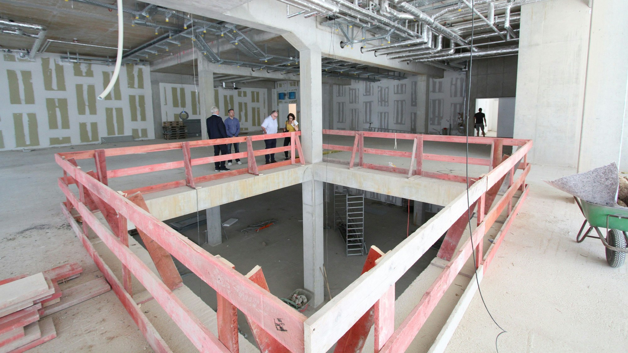 Innenausbau einer Etage in einem Geschäfts- und Wohnhaus