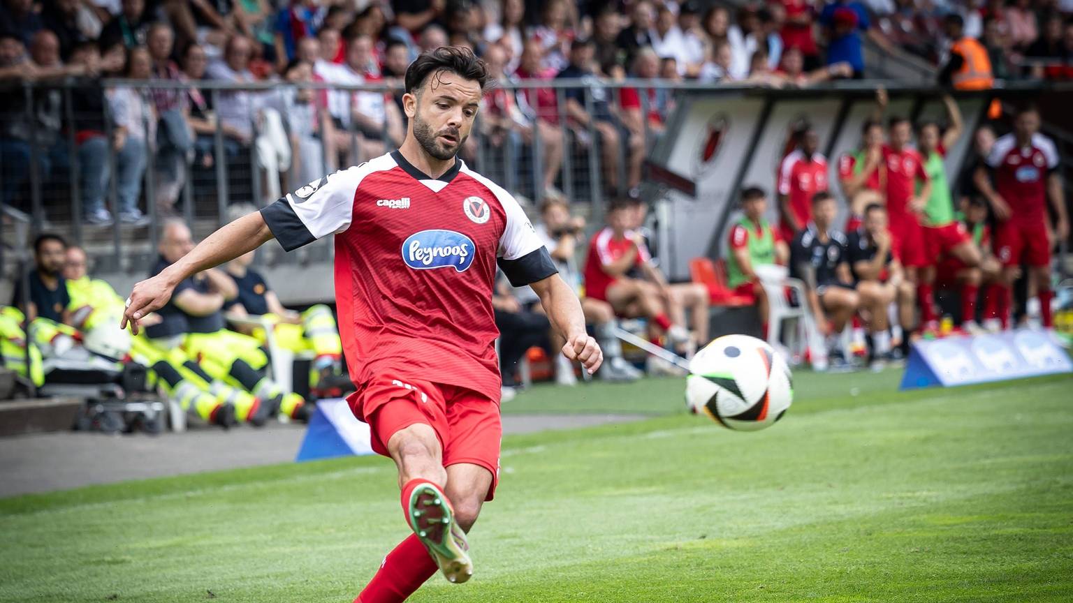 3. Liga: FC Viktoria Köln - Dynamo Dresden, 04.08.2024 Albion Vrenezi FC Viktoria Köln, 10 Köln, 4.08.2024, 1. Spieltag der 3. Fußball-Liga, FC Viktoria Köln - Dynamo Dresden im Sportpark Hoehenberg in Köln. Die DFL-Bestimmungen verbieten die Verwendung von Fotografien als Bildsequenzen und / oder Quasi-Videos. *** 3 Liga FC Viktoria Köln Dynamo Dresden, 04 08 2024 Albion Vrenezi FC Viktoria Köln, 10 Köln, 4 08 2024, 1 matchday of the 3 soccer league, FC Viktoria Köln Dynamo Dresden at Sportpark Hoehenberg in Cologne The DFL regulations prohibit the use of photographs as image sequences and or quasi videos Copyright: xBEAUTIFULxSPORTS/LeahxKohringx