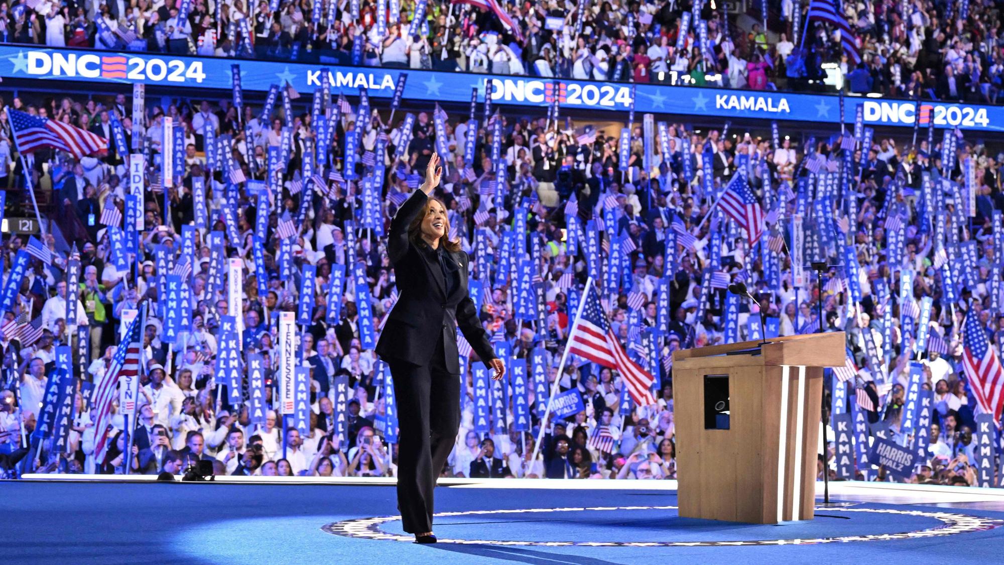 Kamala Harris auf dem Parteitag der Demokraten.