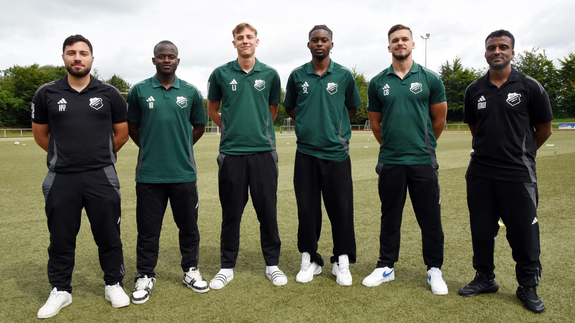Gruppenfoto der Neuzugänge des SSV Bergneustadt für die Saison 2024/25.