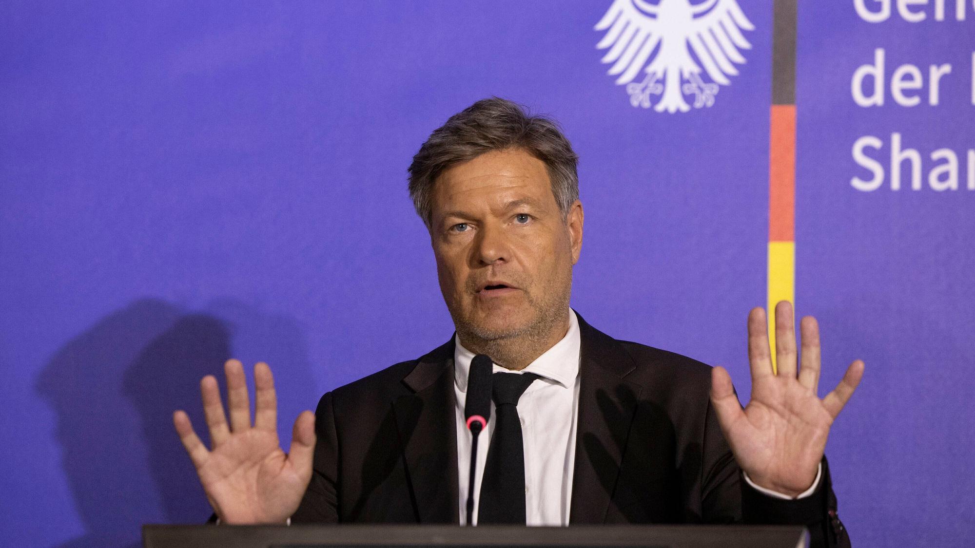 Robert Habeck (Bündnis 90/Die Grünen), Bundesminister für Wirtschaft und Klimaschutz bei einer Pressekonferenz. (Archivbild)
