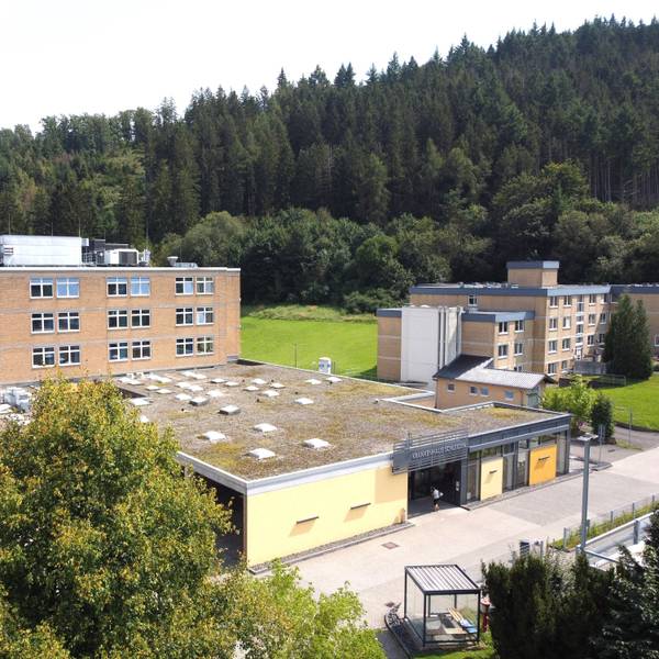 Das Luftbild zeigt das Krankenhaus in Schleiden.
