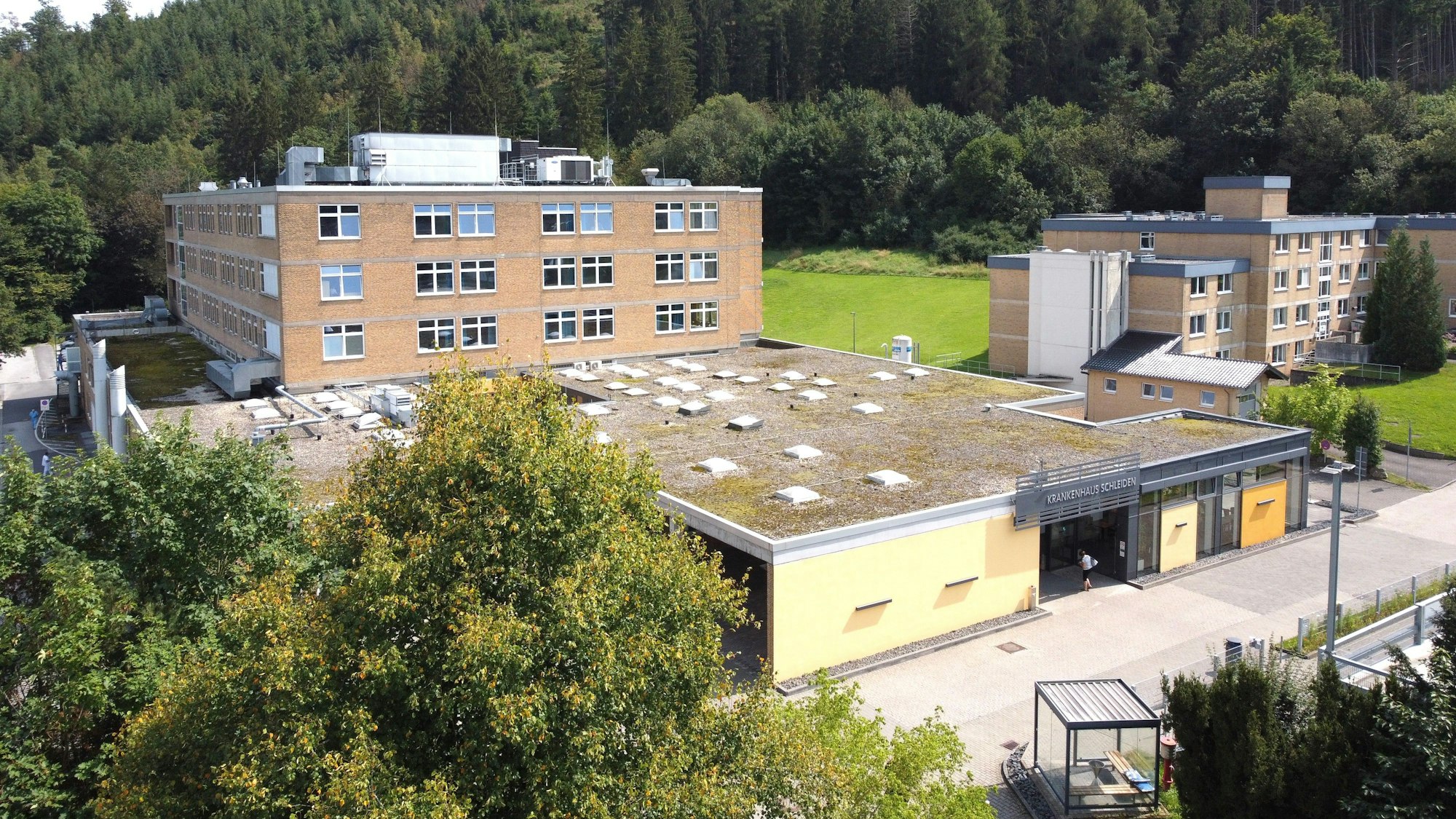 Das Luftbild zeigt das Krankenhaus in Schleiden.