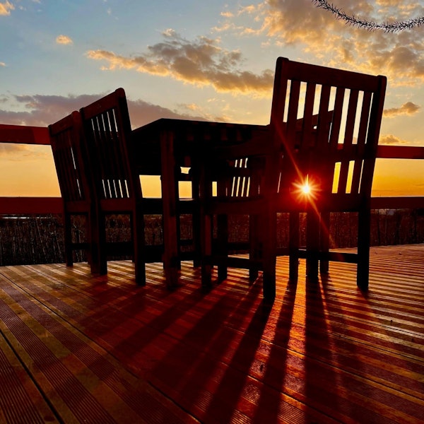Die reizvolle Lage in ländlicher Umgebung lädt ein, die Seele bei einem aromatischen Kaffee, einer erfrischenden Limonade und einem leckeren Stück Kuchen baumeln zu lassen.