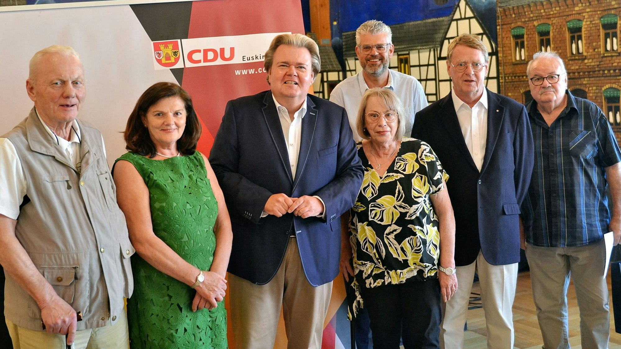 Das Bild zeigt einige geehrten Mitglieder.