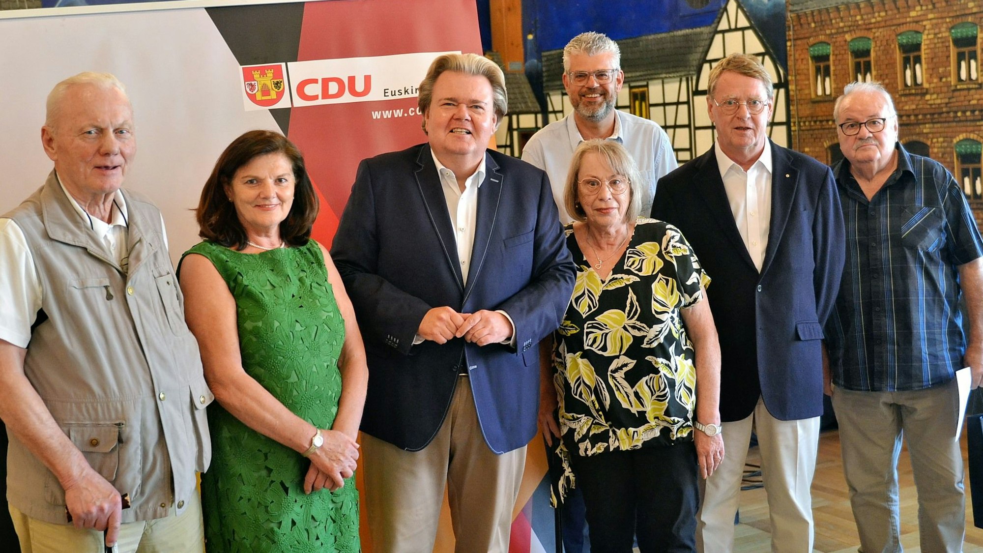 Das Bild zeigt einige geehrten Mitglieder.