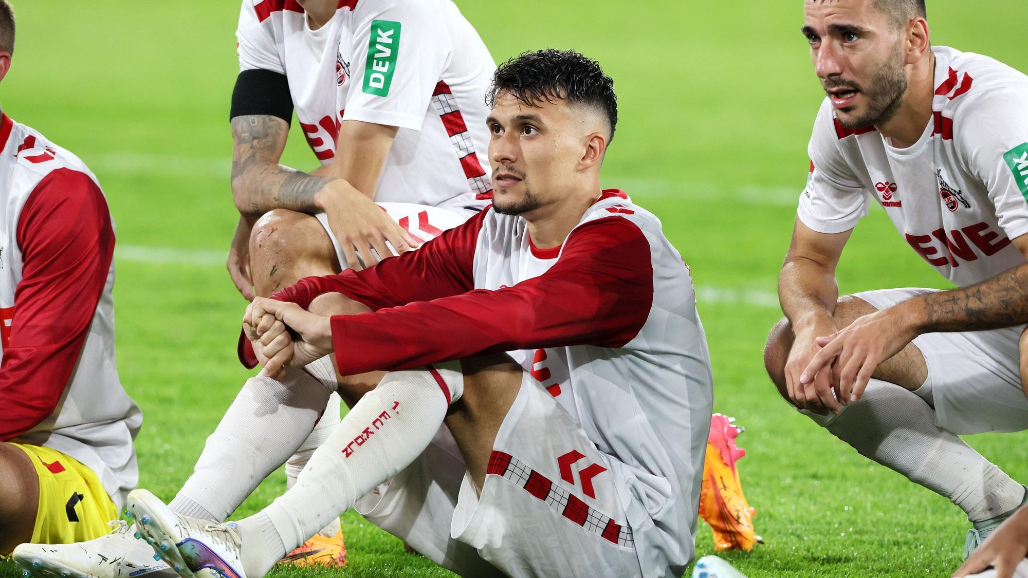 1. FC Köln vs. Eintracht Braunschweig, 3. Spieltag, 24.08.2024, 20.30 Uhr, Jubel nach dem Spiel vor der Südtribüne, Dejan Ljubicic (1. FC Köln), Bild: Herbert Bucco