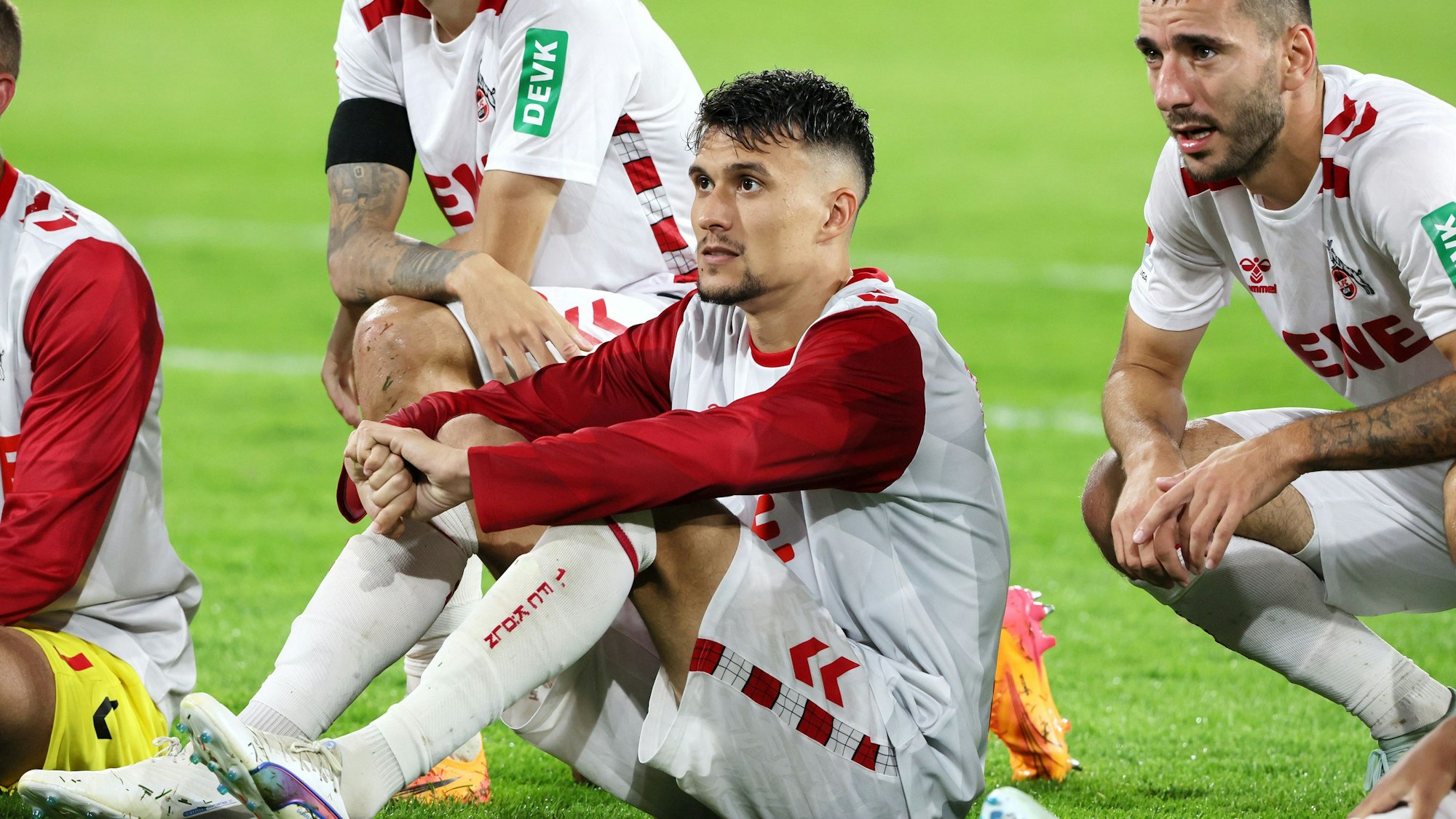 1. FC Köln vs. Eintracht Braunschweig, 3. Spieltag, 24.08.2024, 20.30 Uhr, Jubel nach dem Spiel vor der Südtribüne, Dejan Ljubicic (1. FC Köln), Bild: Herbert Bucco